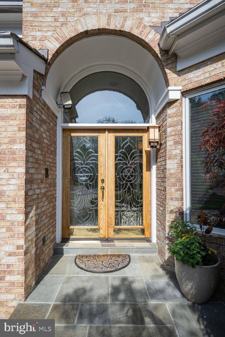 Bethesda, MD 20814,10321 THORNBUSH LN