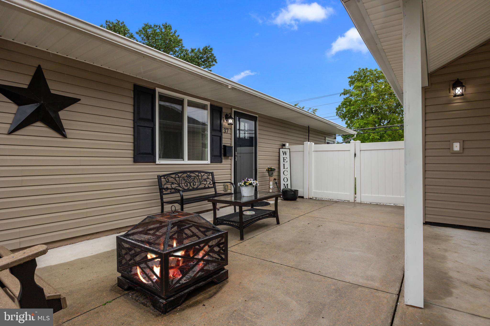 Levittown, PA 19055,37 GRACEFUL LN