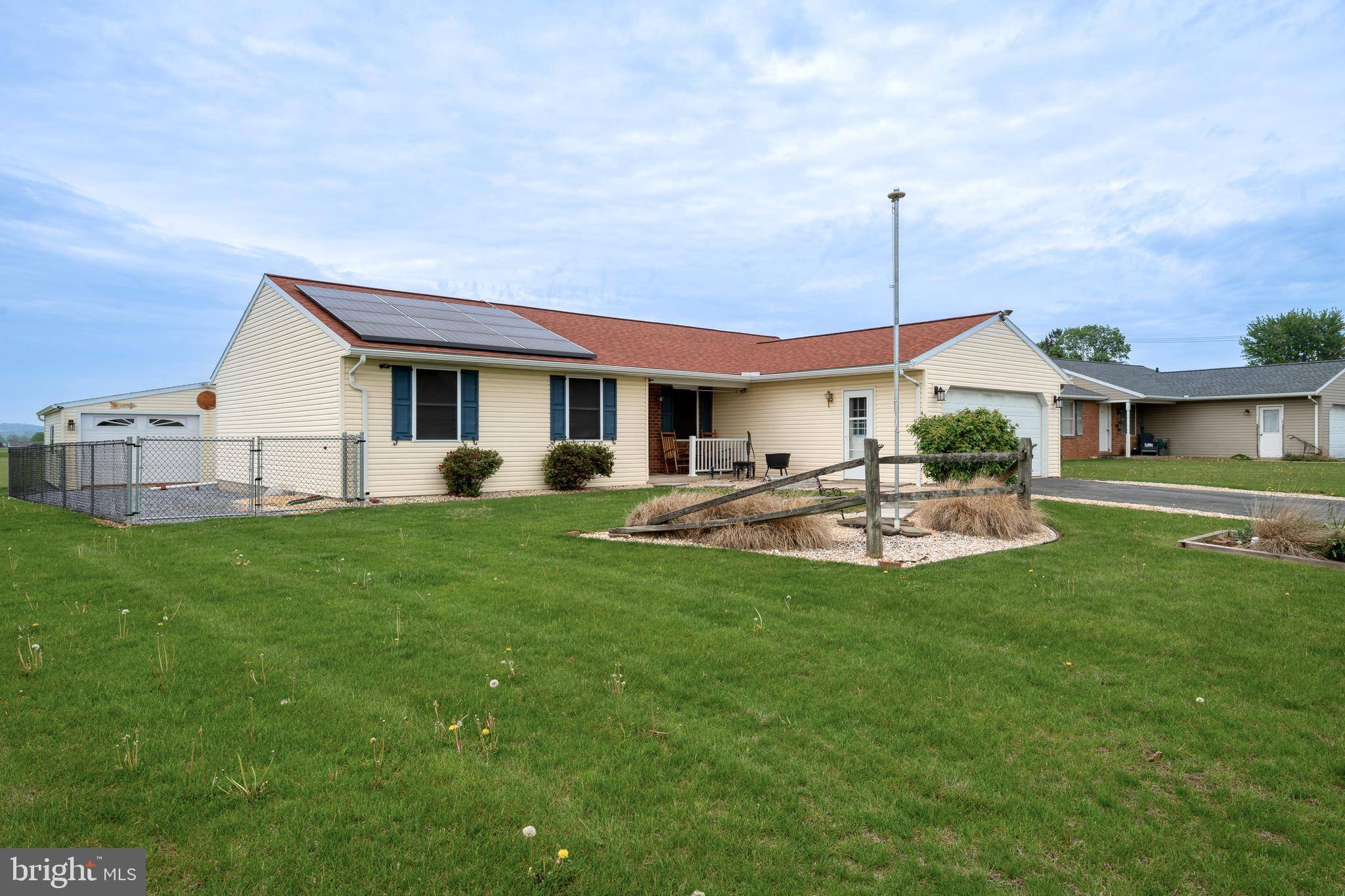 Newmanstown, PA 17073,6 VILLAGE DR