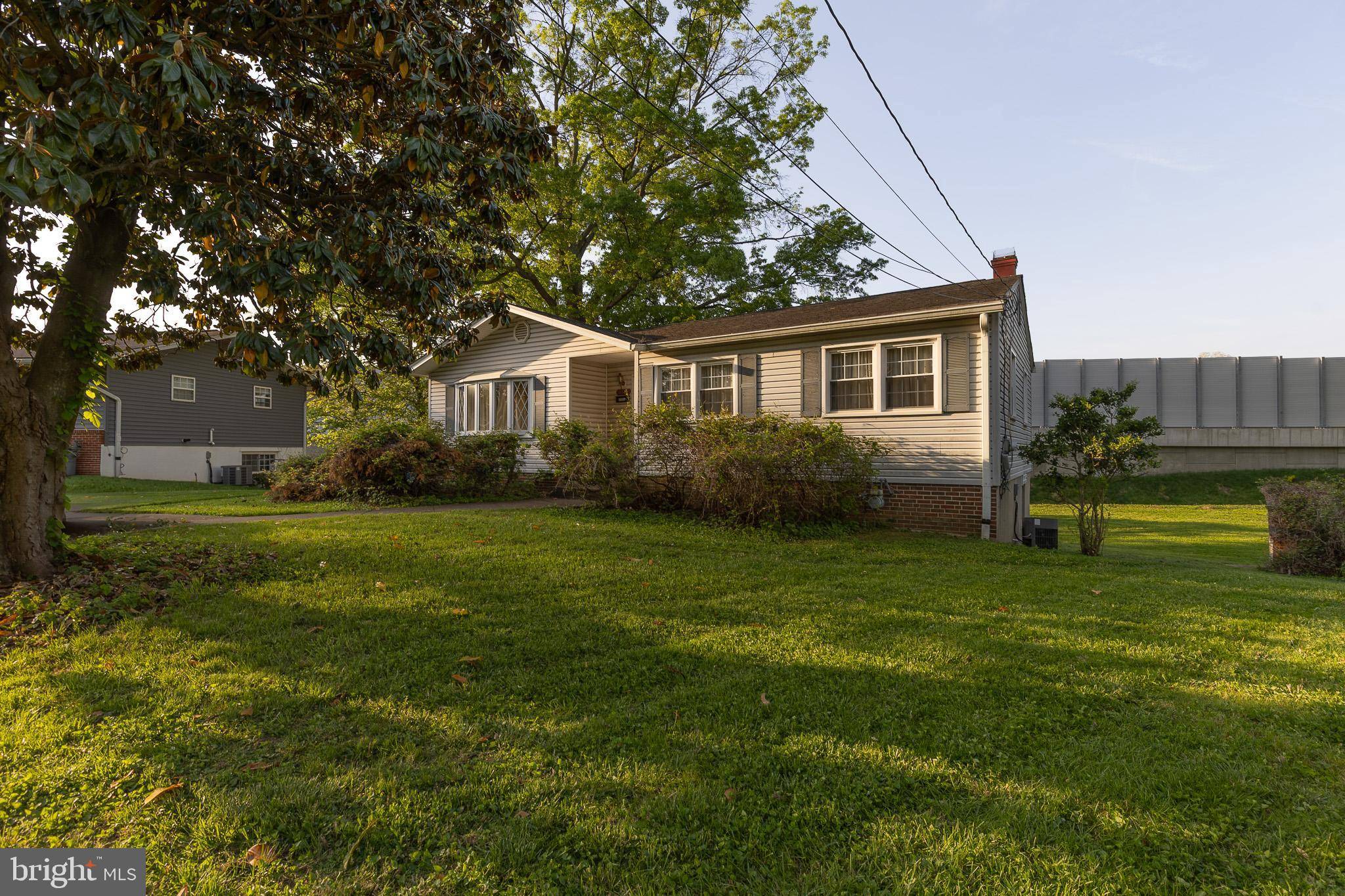 Vienna, VA 22180,8419 WESLEYAN ST