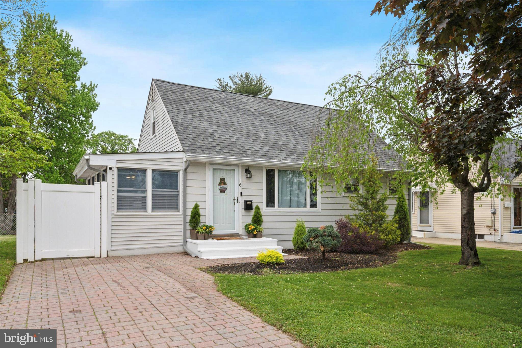 Hamilton, NJ 08610,16 BENSON LN