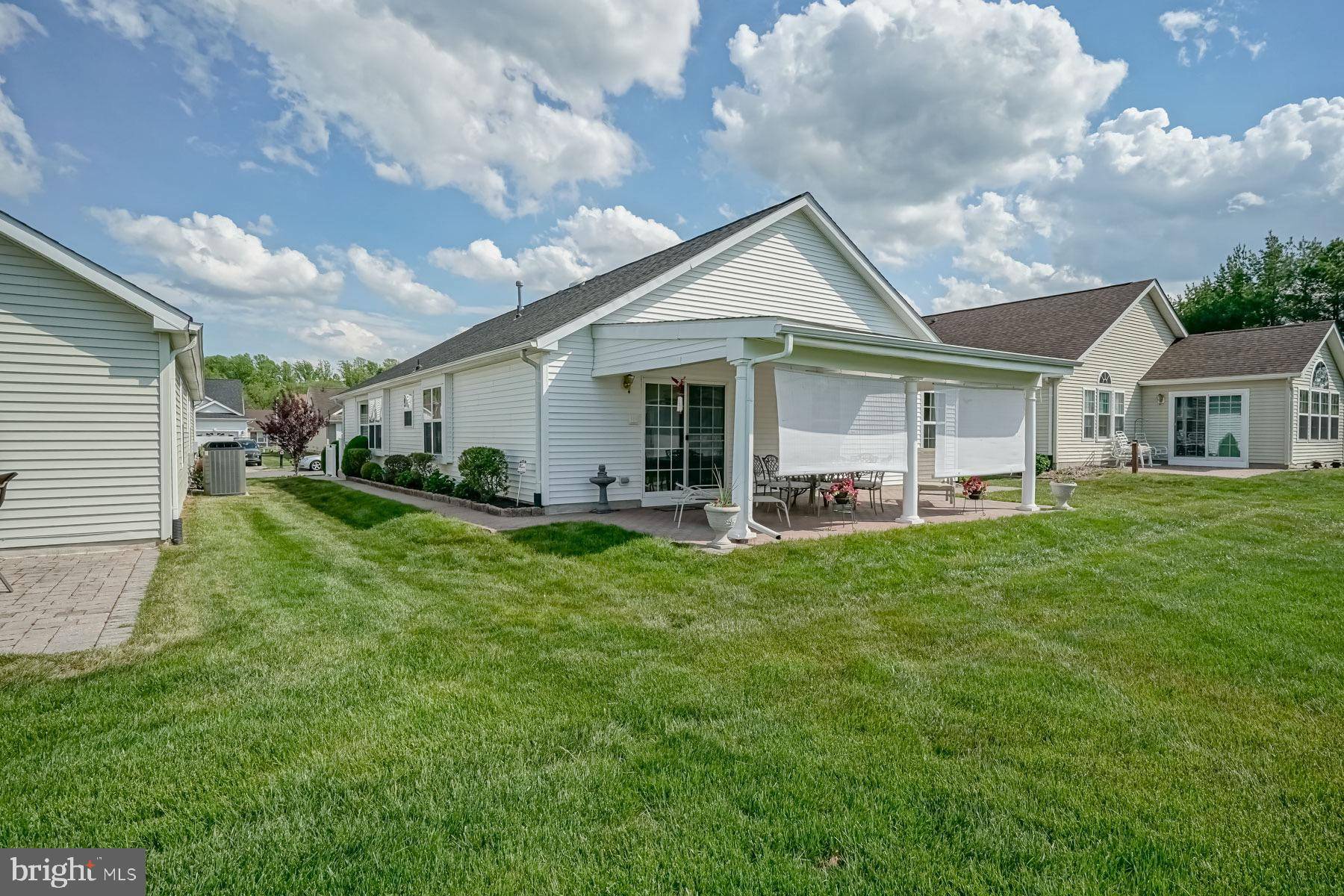 Williamstown, NJ 08094,527 RIVIERA DR