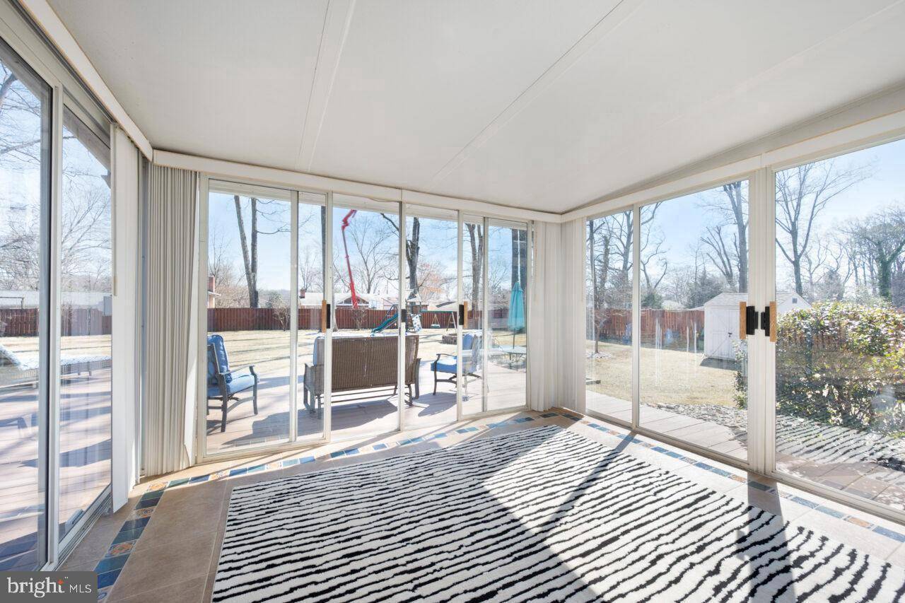 Vienna, VA 22180,2405 CEDAR LN