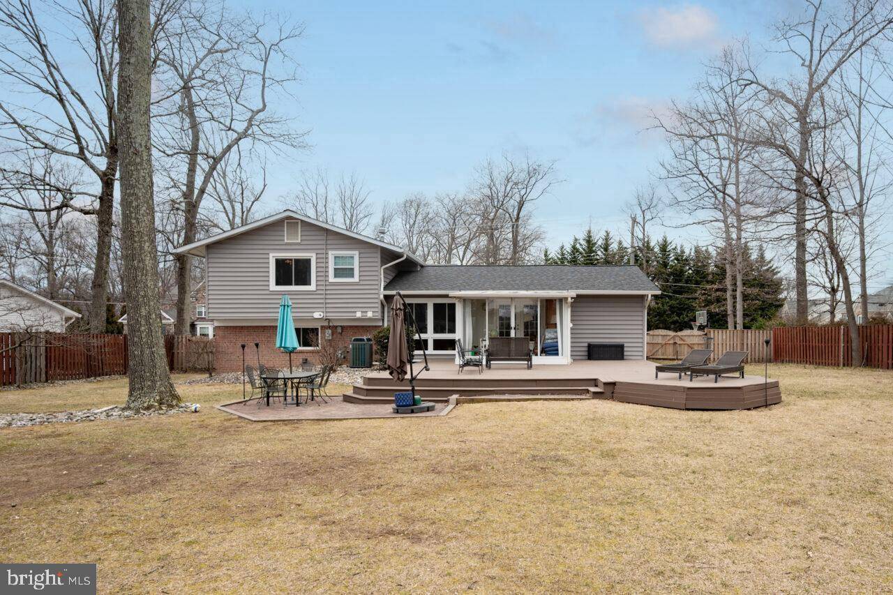Vienna, VA 22180,2405 CEDAR LN