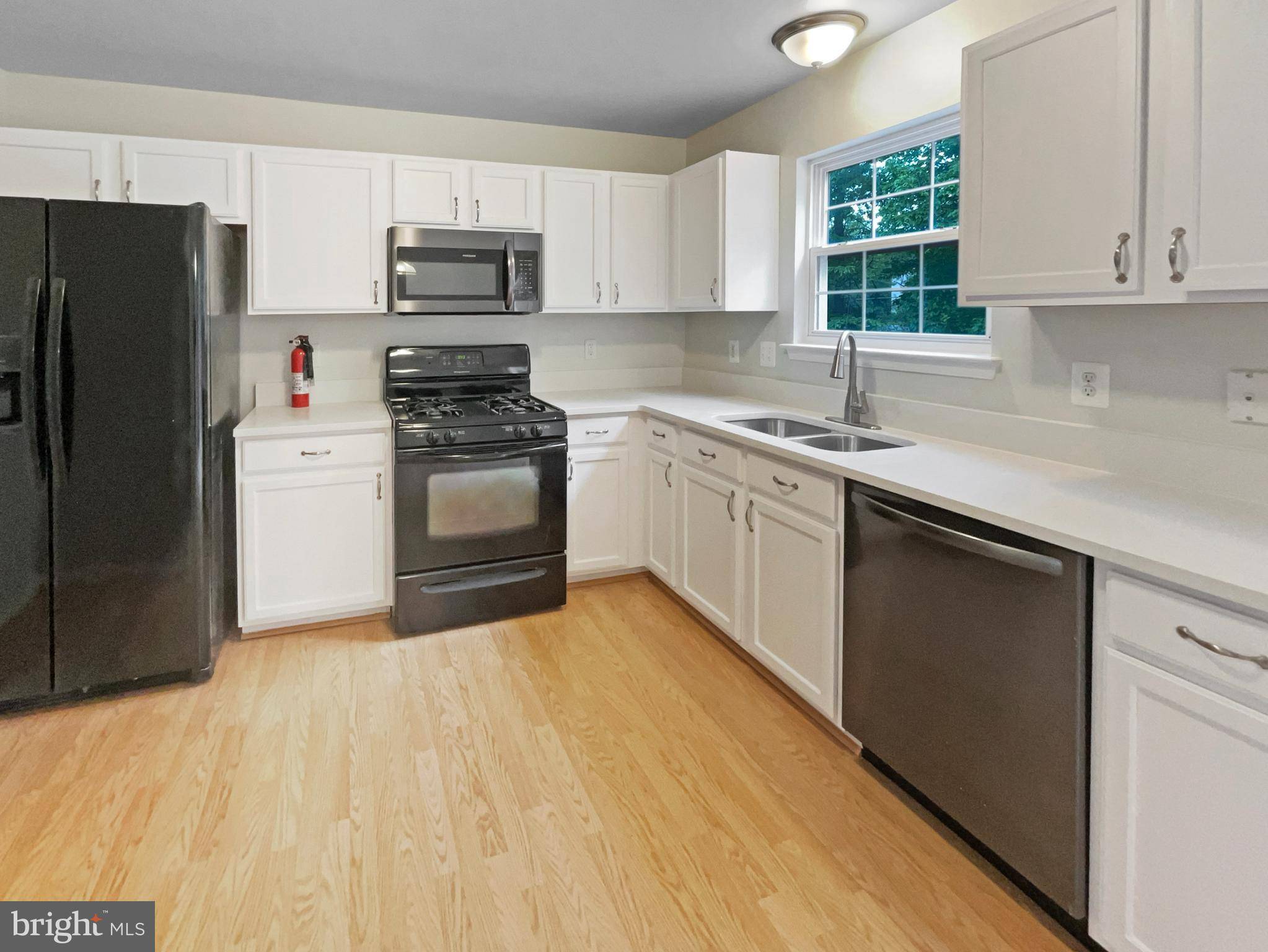 Lanham, MD 20706,8233 DELLWOOD CT