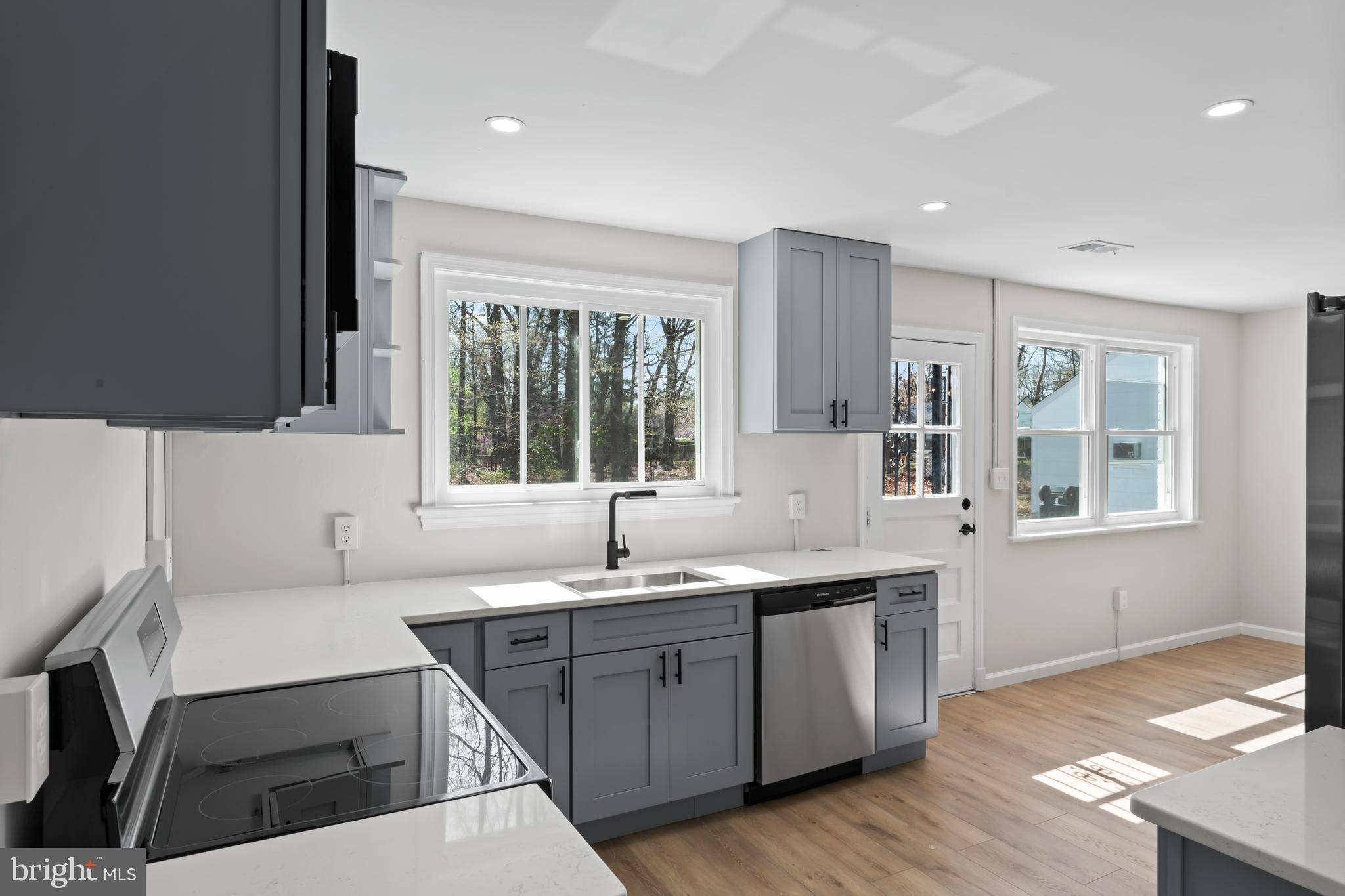 Oxon Hill, MD 20745,5004 BARNABY LN