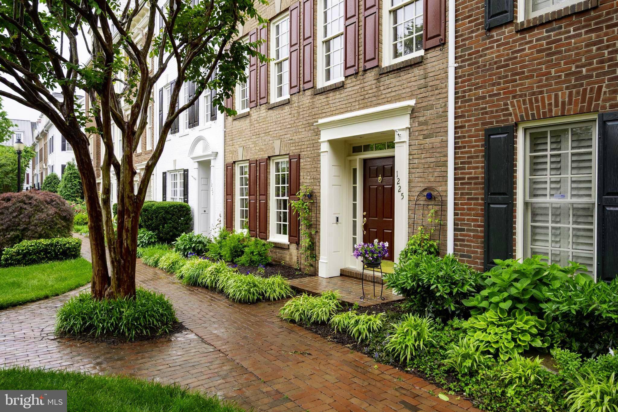 Alexandria, VA 22314,1225 ROUNDHOUSE LN