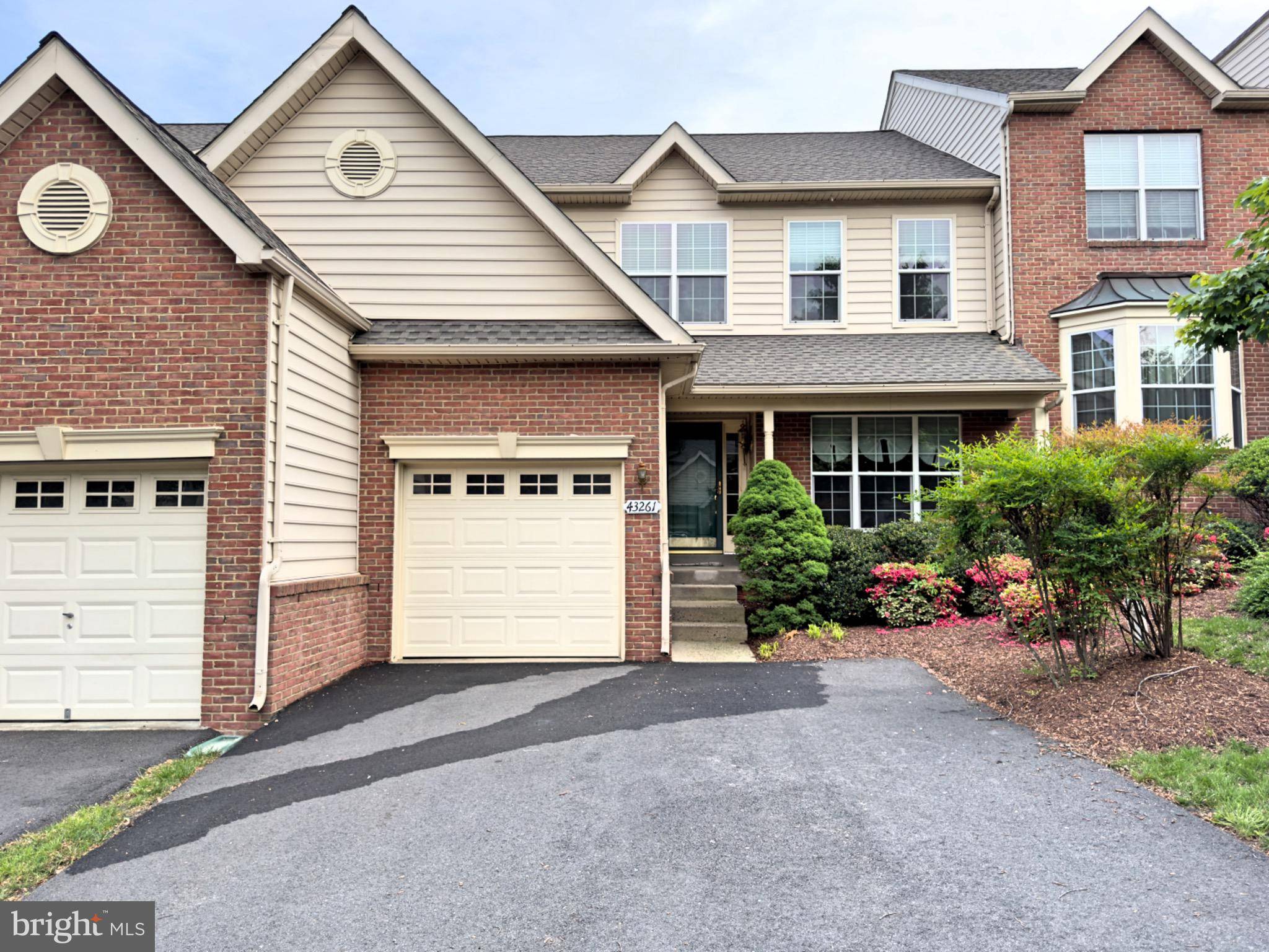 Ashburn, VA 20147,43261 SOMERSET HILLS TER