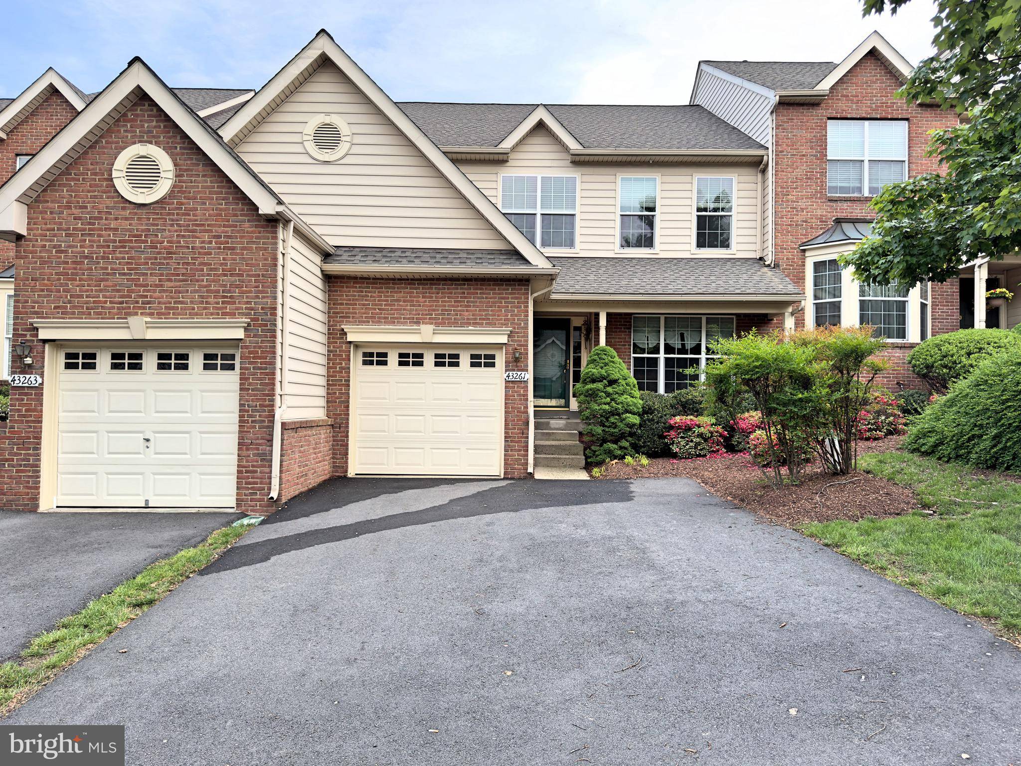 Ashburn, VA 20147,43261 SOMERSET HILLS TER