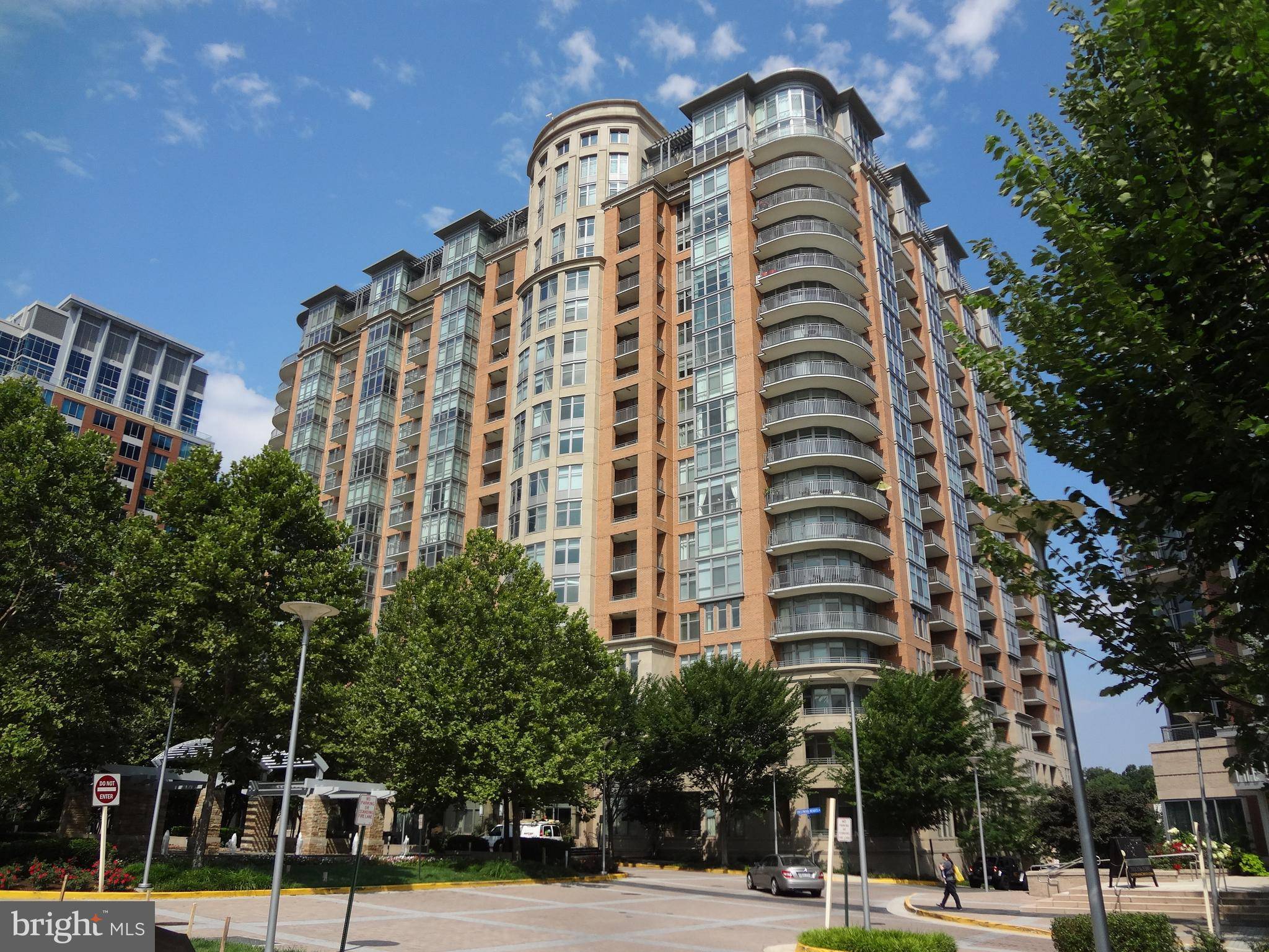 Mclean, VA 22102,8220 CRESTWOOD HEIGHTS DR #1106