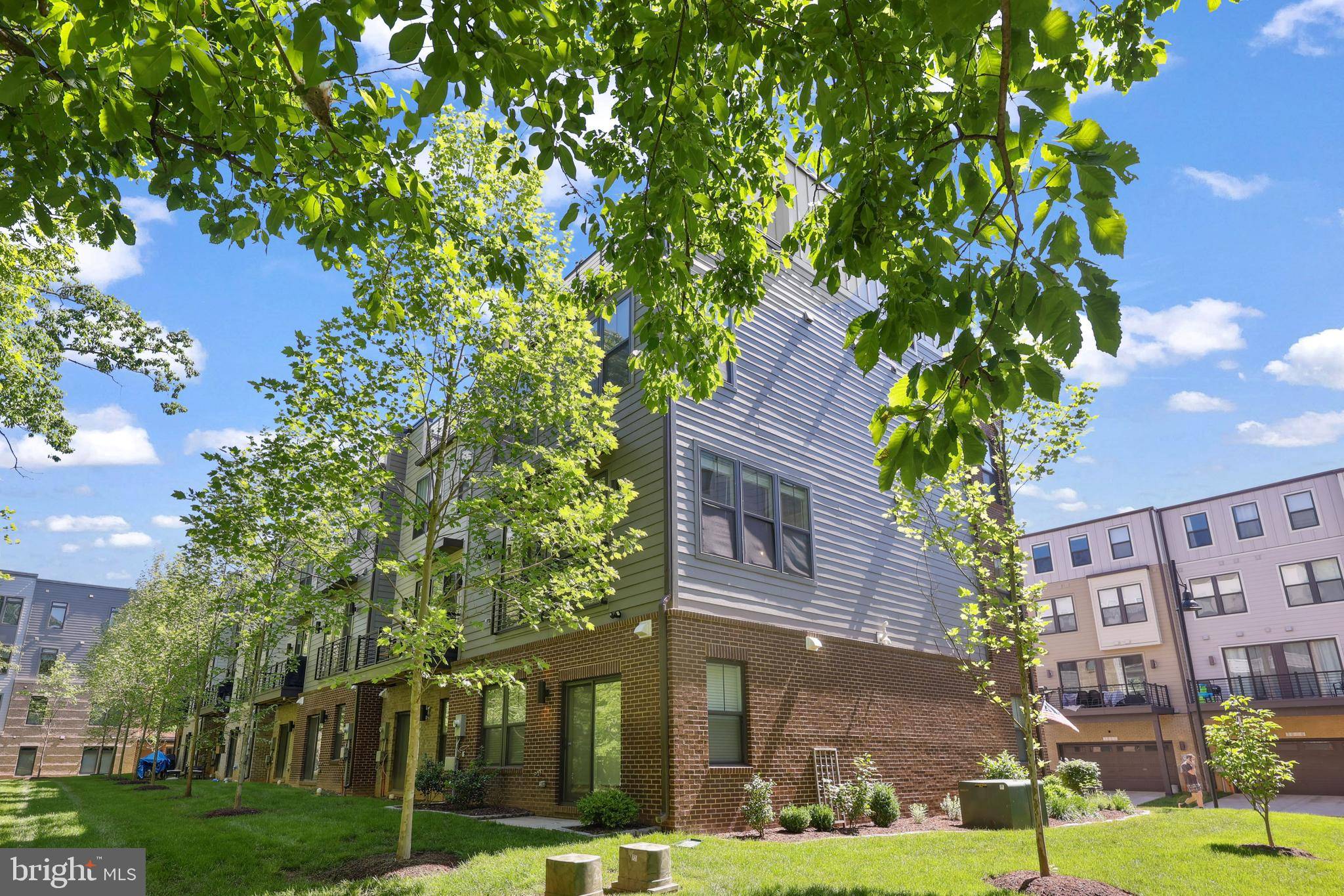 Reston, VA 20190,1653 BANDIT LOOP