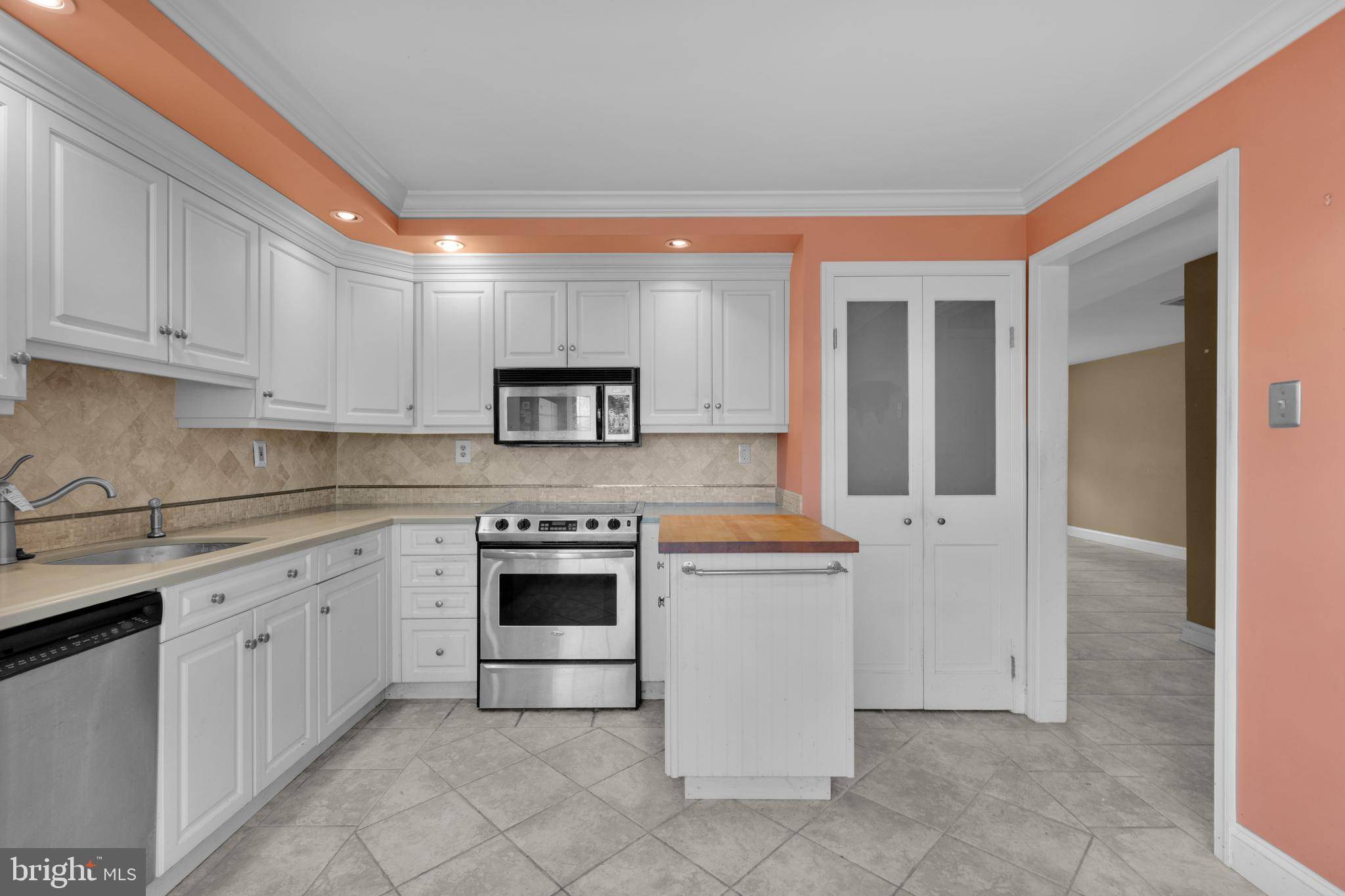 Perkasie, PA 18944,135 ALLEM LN