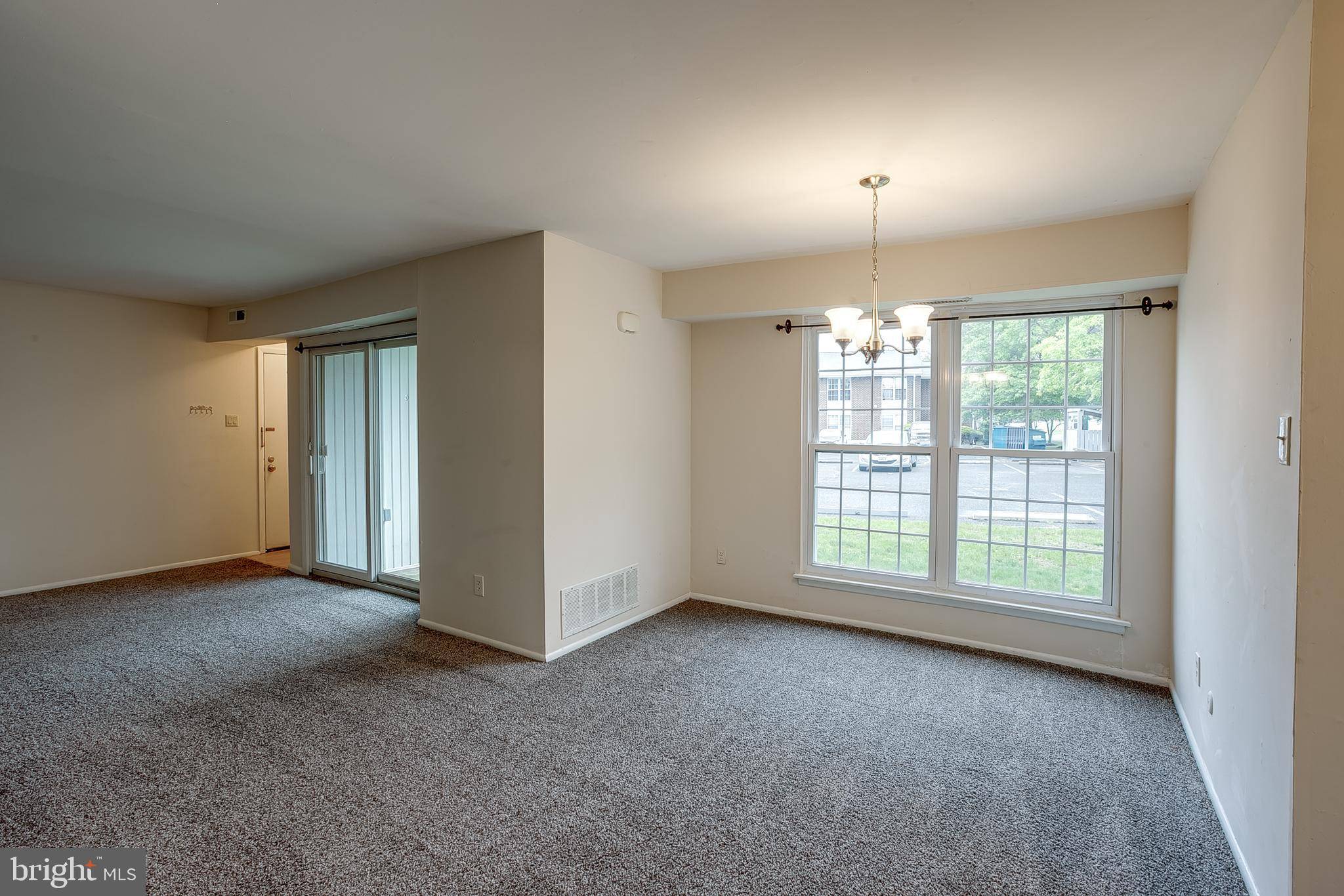 Edgewater Park, NJ 08010,275 GREEN ST #4G1