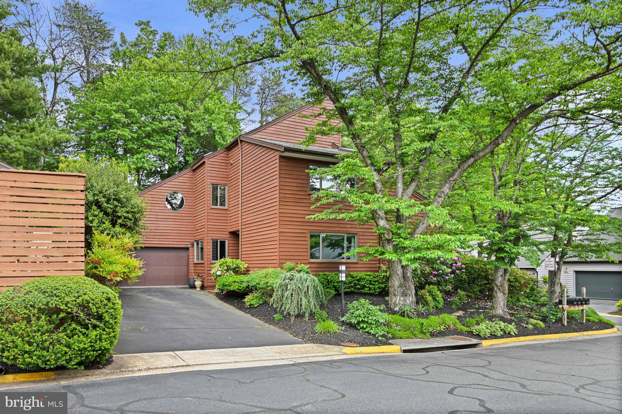 Reston, VA 20191,2109 S BAY LN