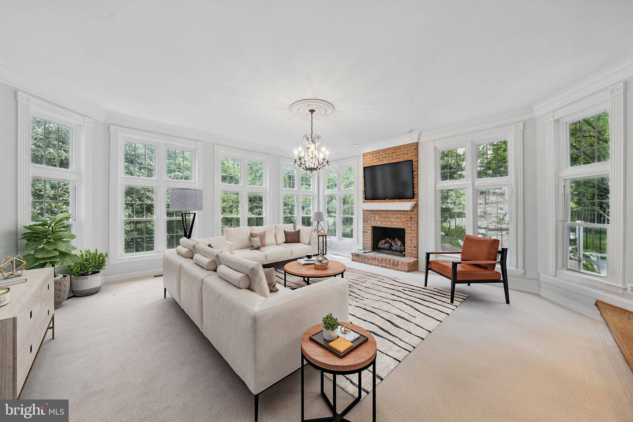 Mclean, VA 22101,1813 SOLITAIRE LN