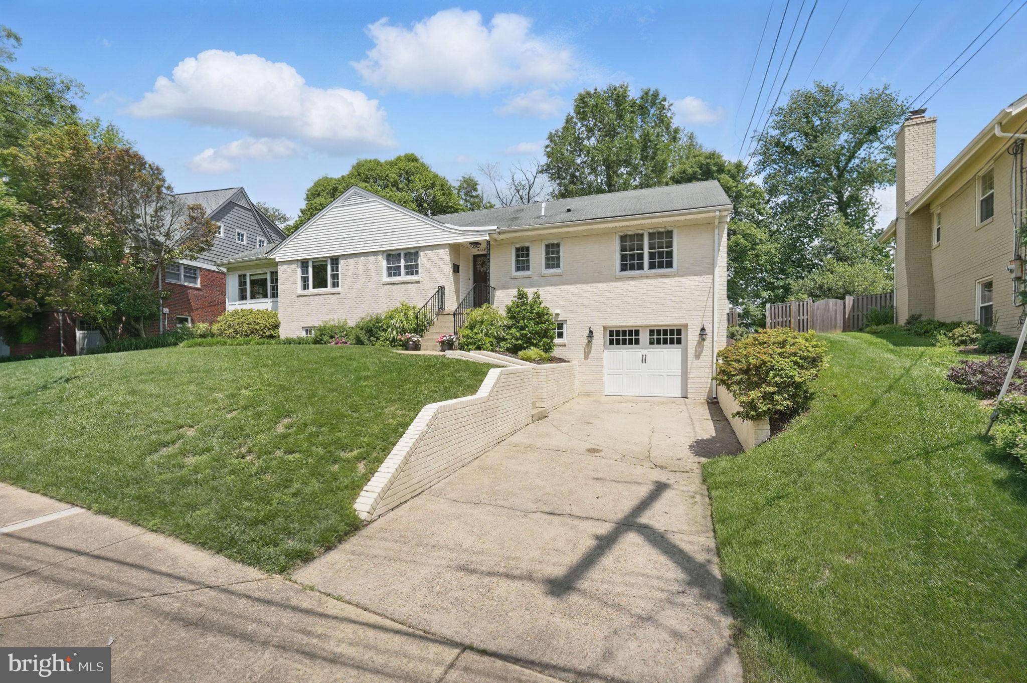 Arlington, VA 22207,2719 N POLLARD ST