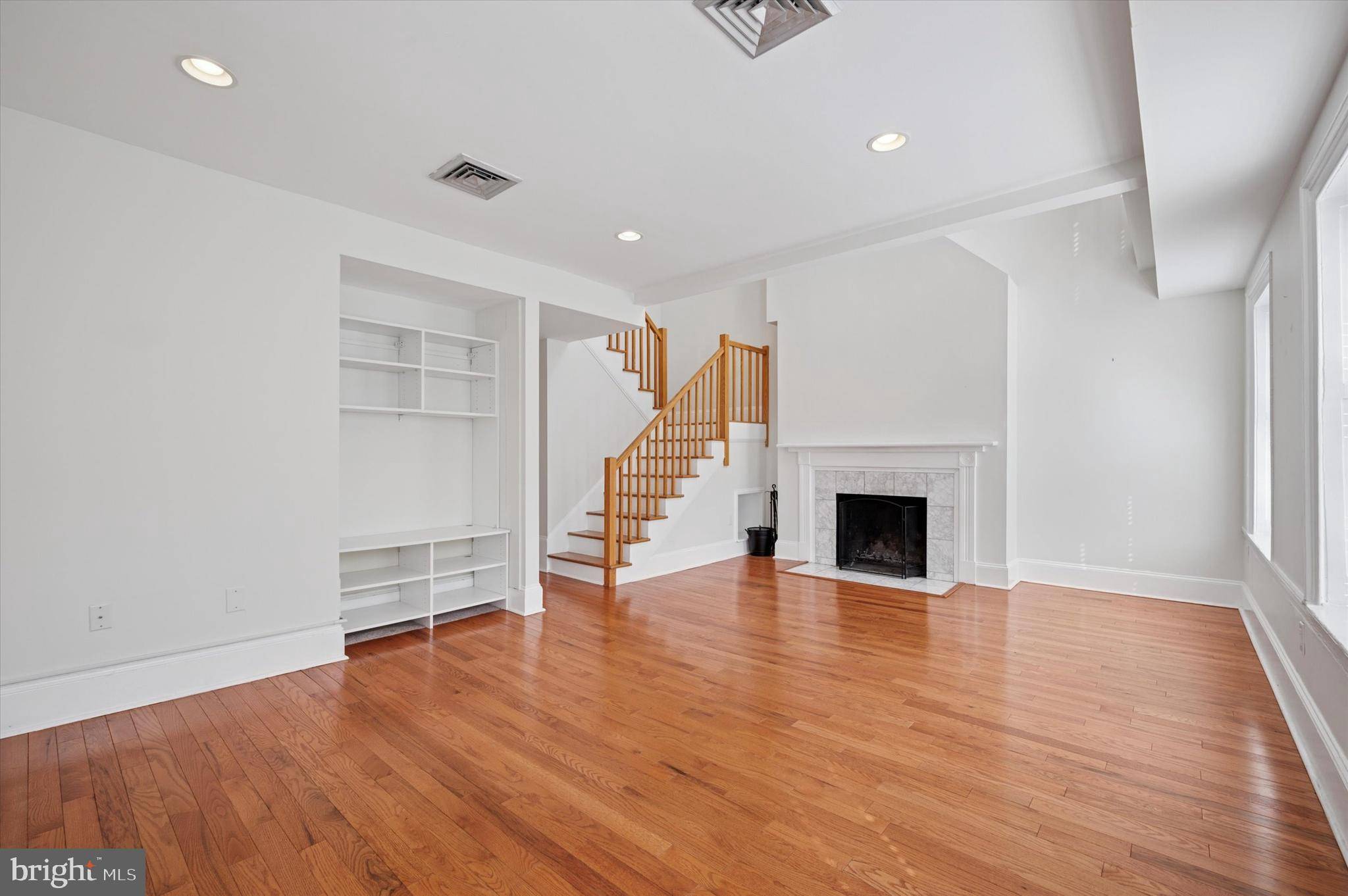 Philadelphia, PA 19107,242 S 8TH ST #4