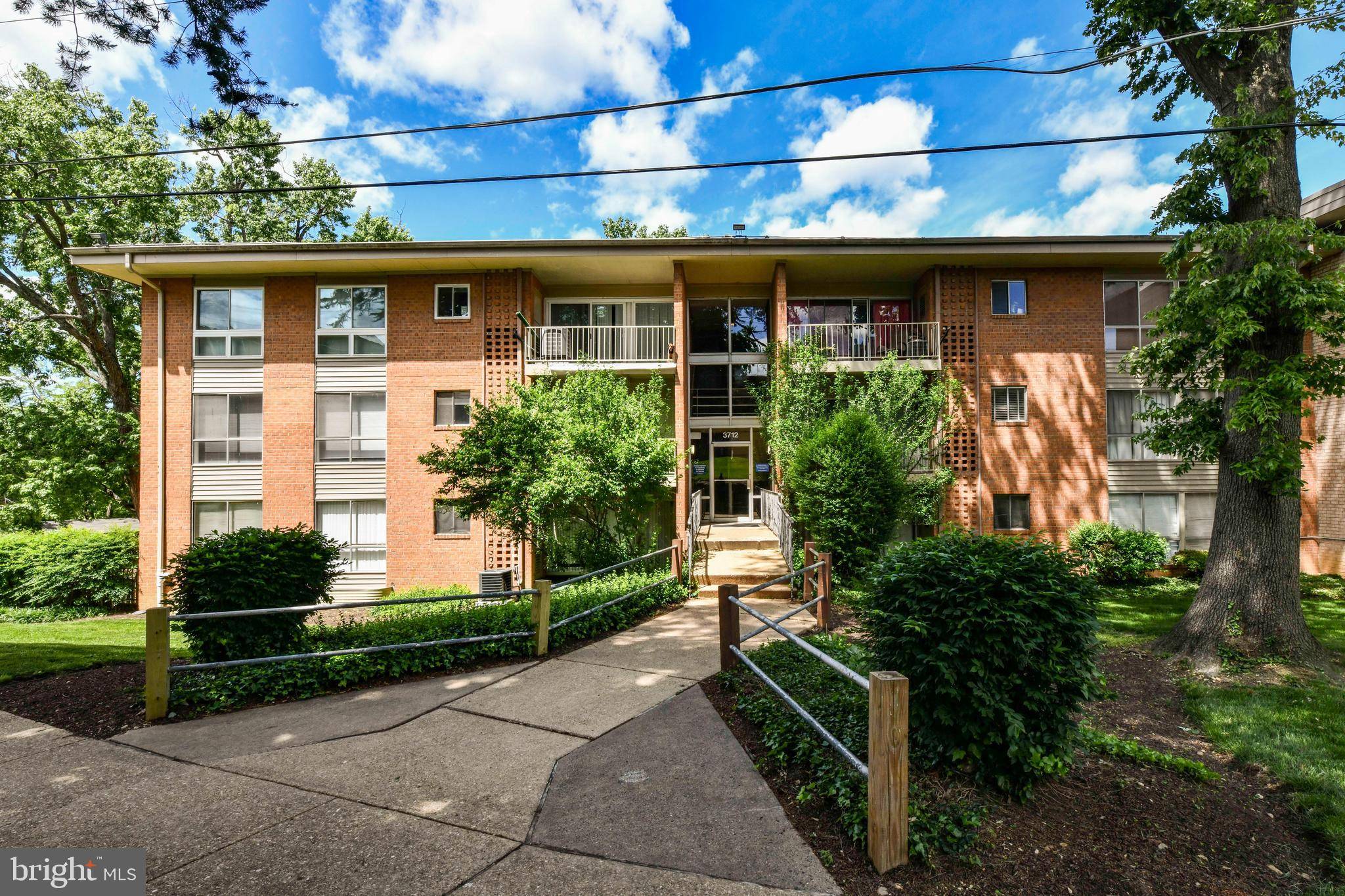 Alexandria, VA 22311,3712 N ROSSER ST #201