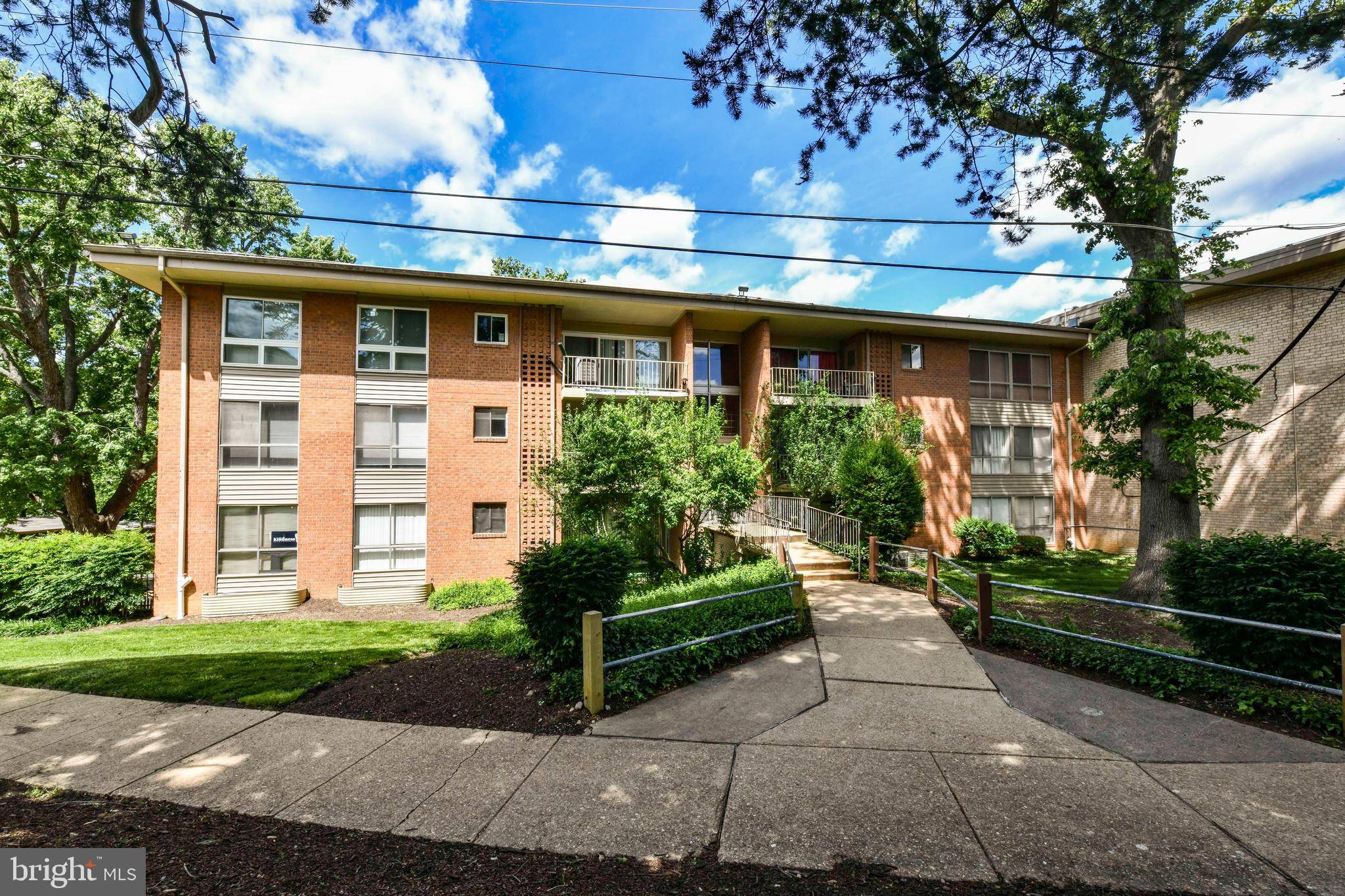 Alexandria, VA 22311,3712 N ROSSER ST #201