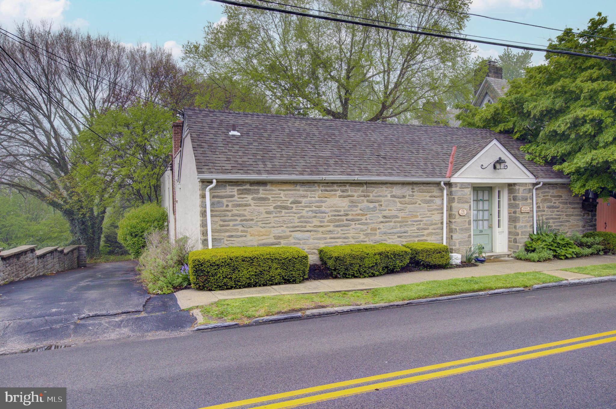 Philadelphia, PA 19118,39 E CHESTNUT HILL AVE