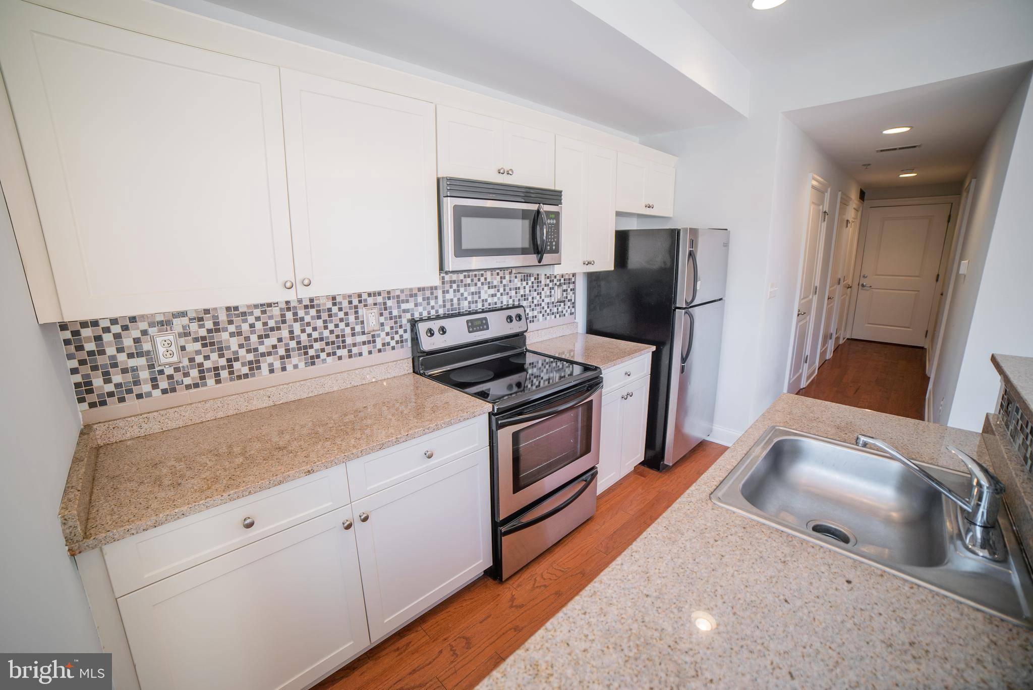 Philadelphia, PA 19106,125-27 N 4TH ST #206