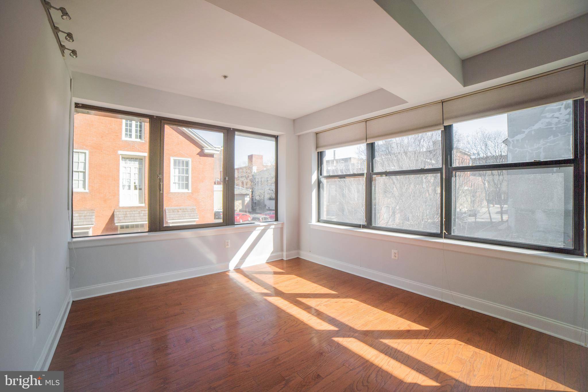 Philadelphia, PA 19106,125-27 N 4TH ST #206