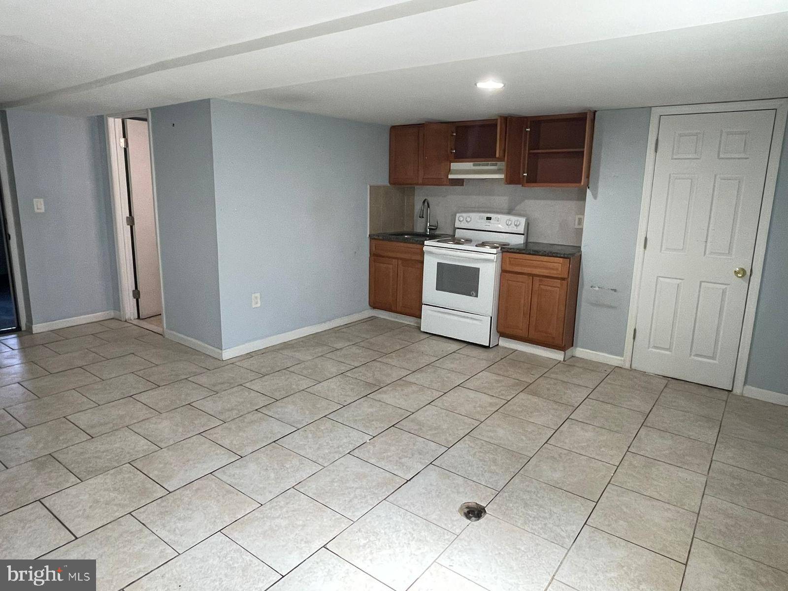 Philadelphia, PA 19135,6600 ERDRICK ST