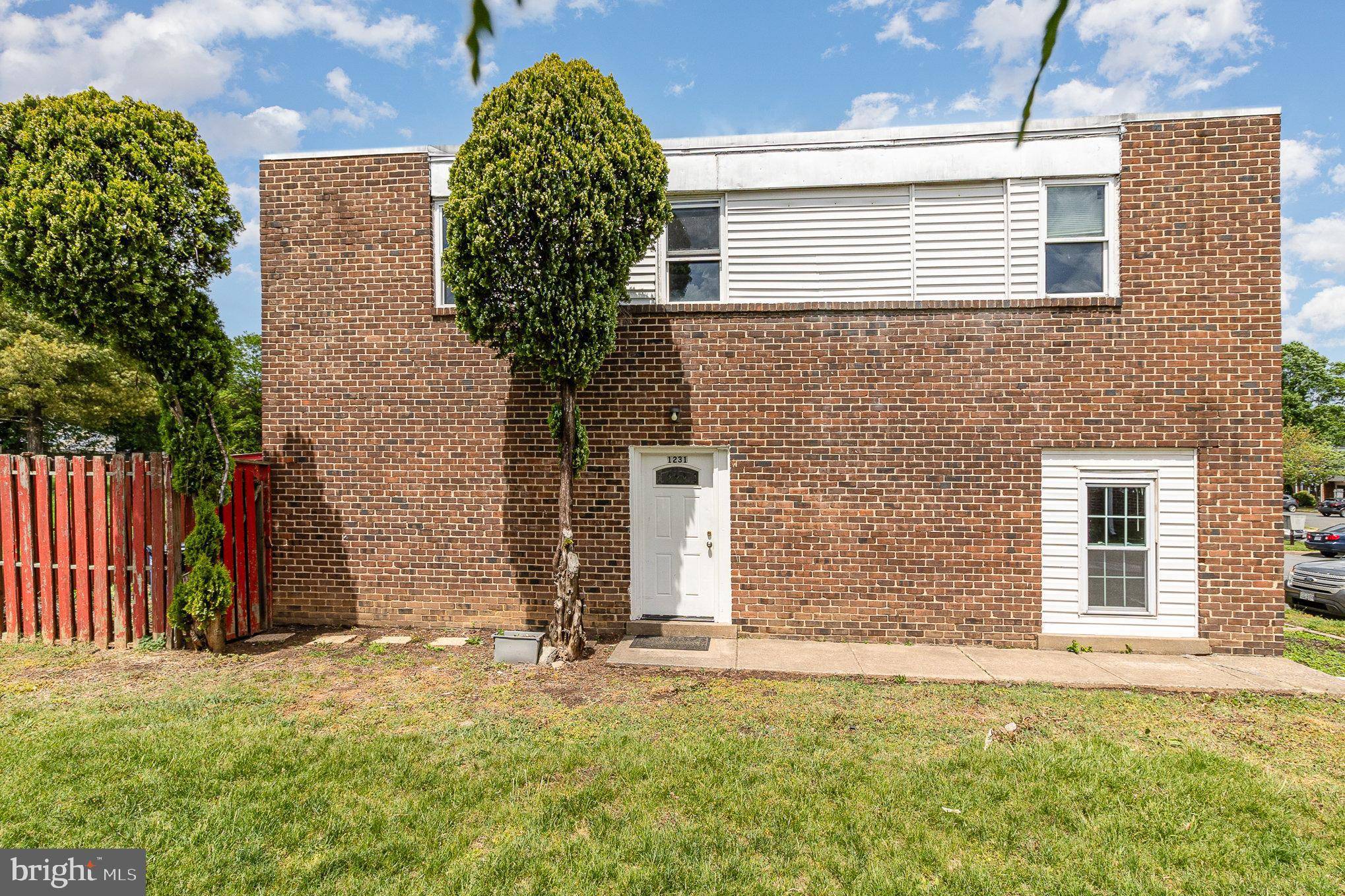 Herndon, VA 20170,1231 MAGNOLIA LN