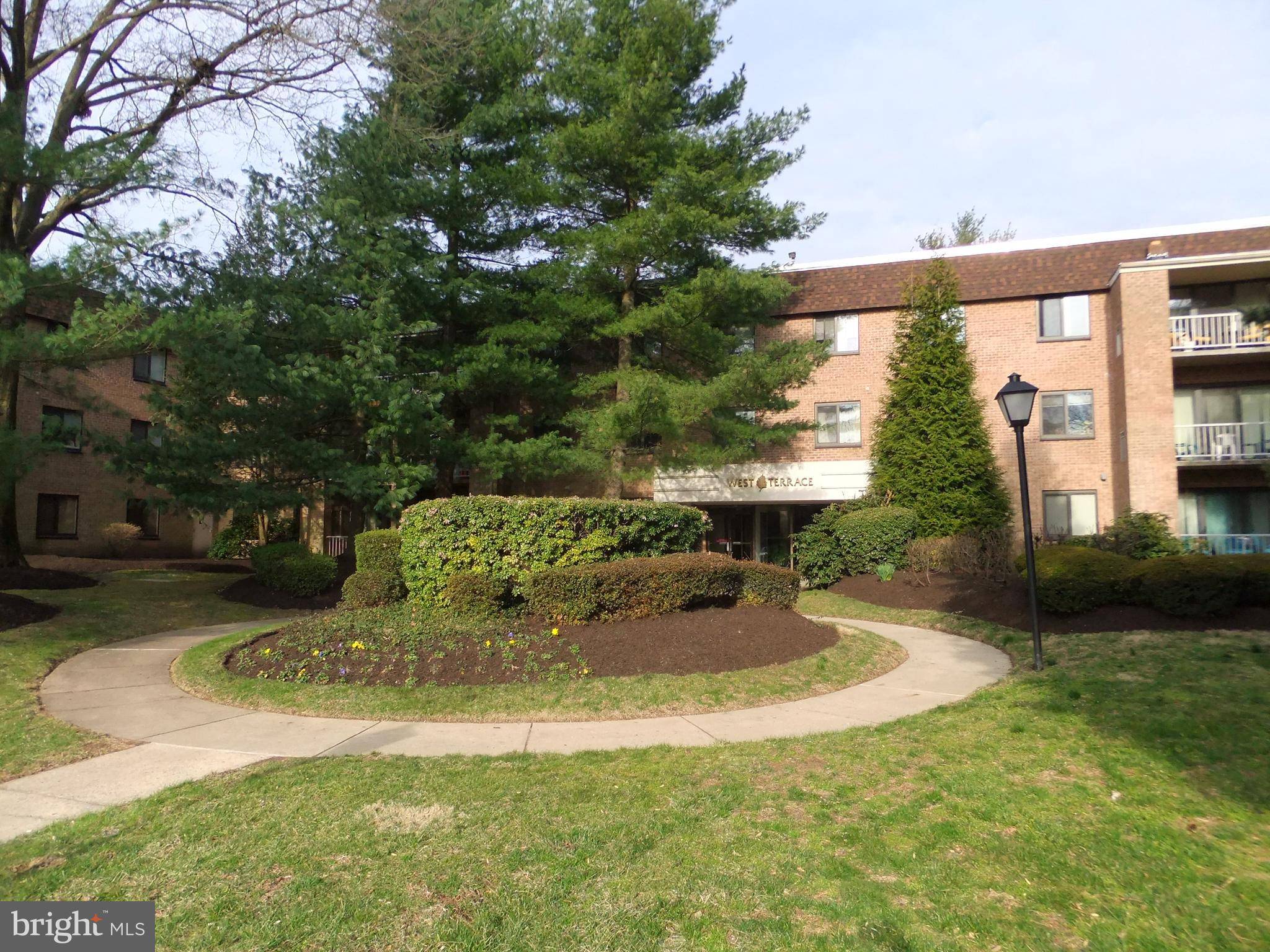 Narberth, PA 19072,1640 OAKWOOD DR #W106