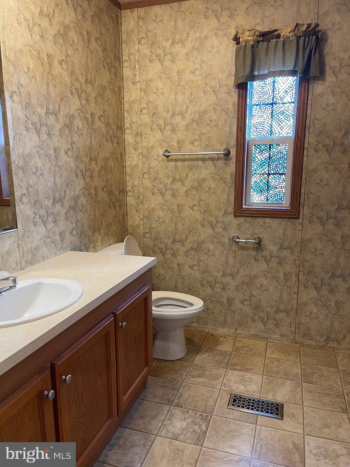 Feasterville Trevose, PA 19053,3549 IRIS AVE