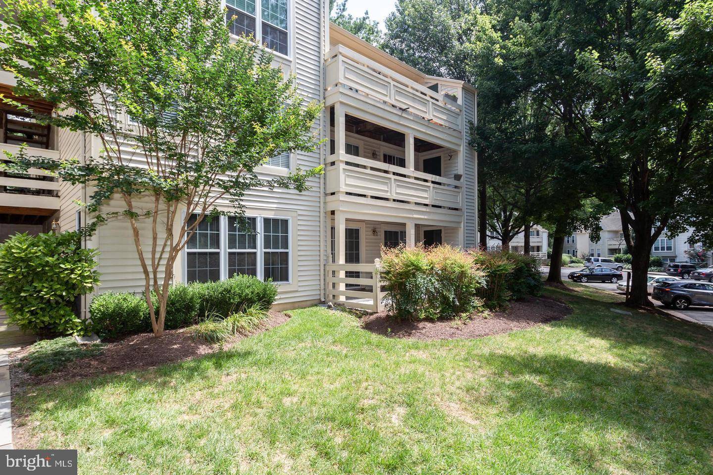 Reston, VA 20191,2224 SPRINGWOOD DR #102A