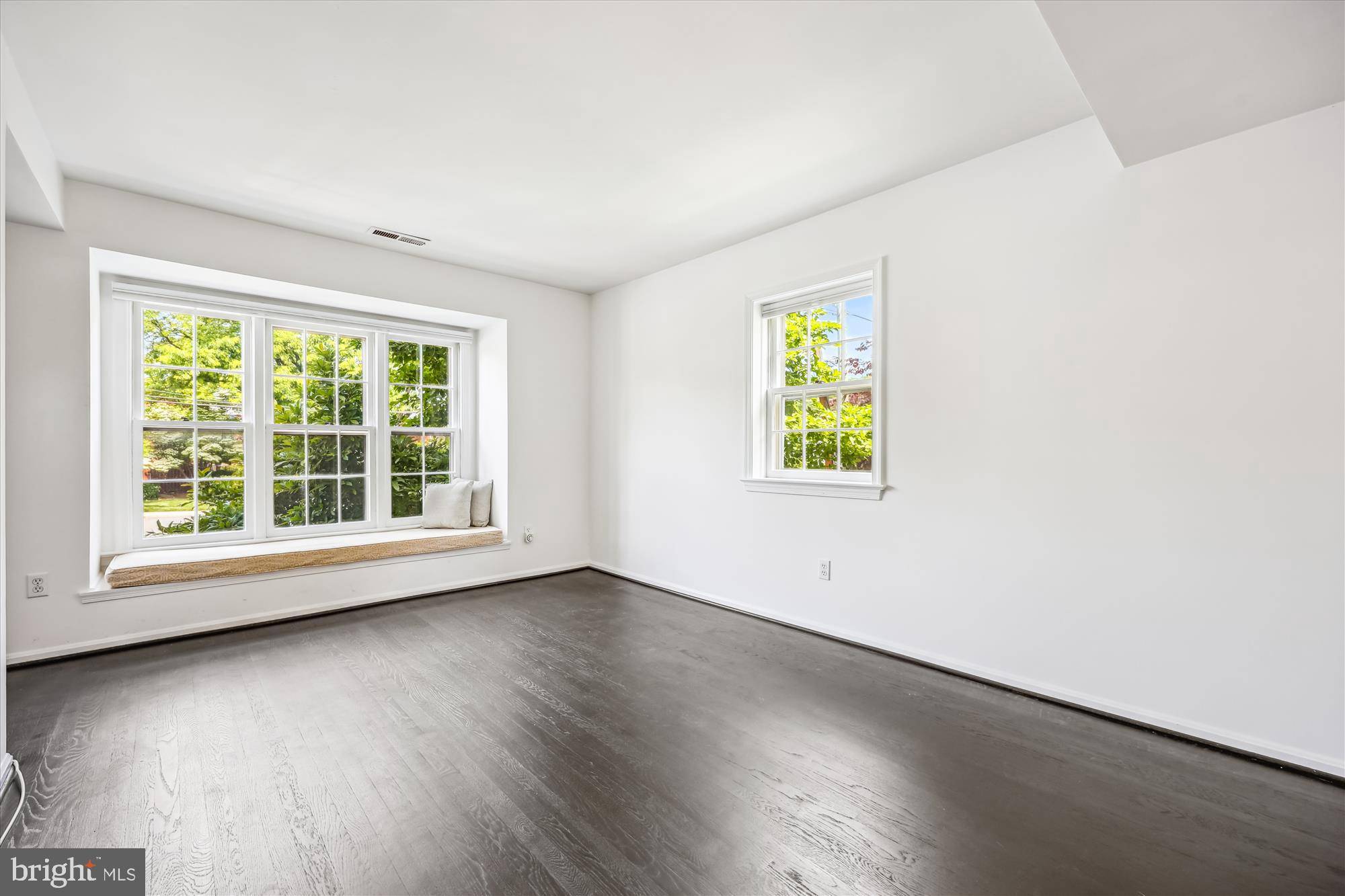 Chevy Chase, MD 20815,6705 HILLANDALE RD #153