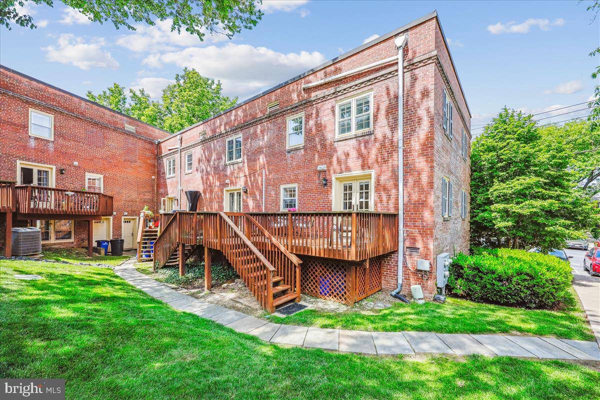 Chevy Chase, MD 20815,6705 HILLANDALE RD #153