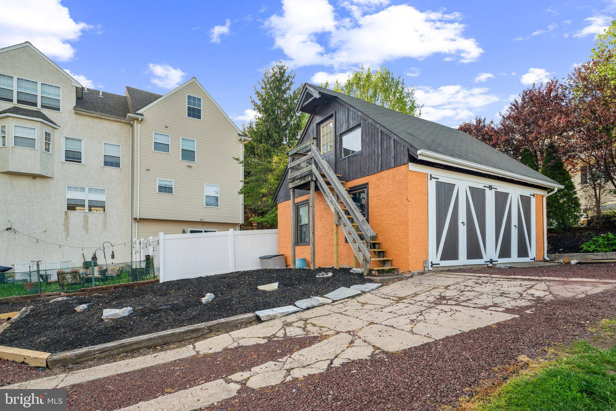 Conshohocken, PA 19428,814 E HECTOR ST