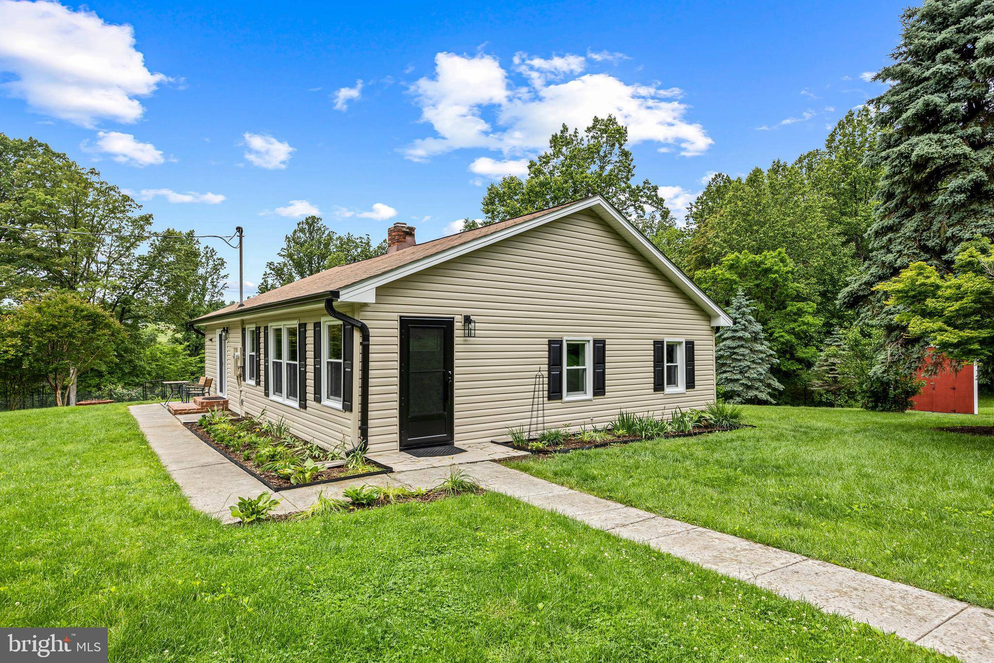 Linden, VA 22642,5861 VINE LN