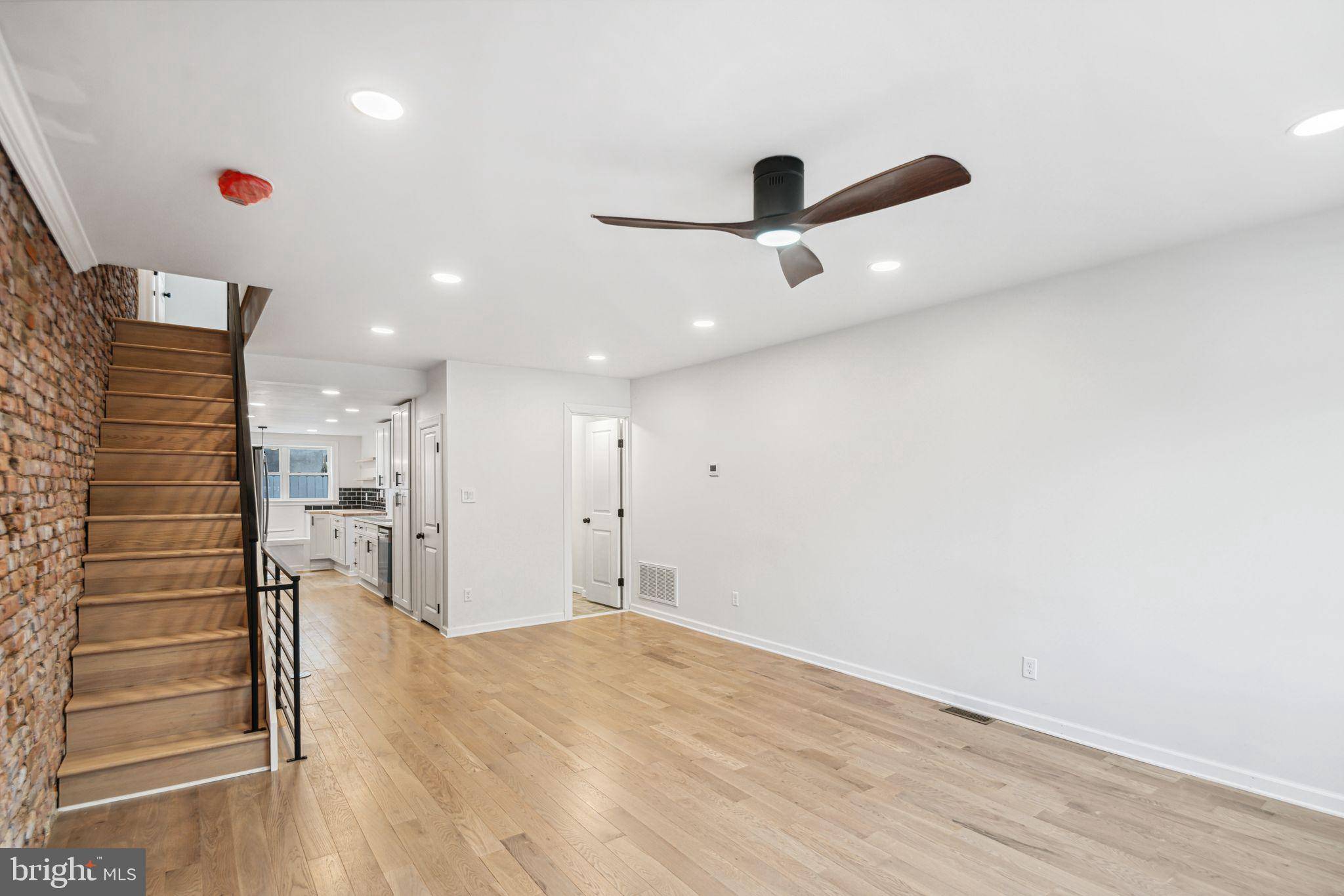 Philadelphia, PA 19148,1842 S 4TH ST