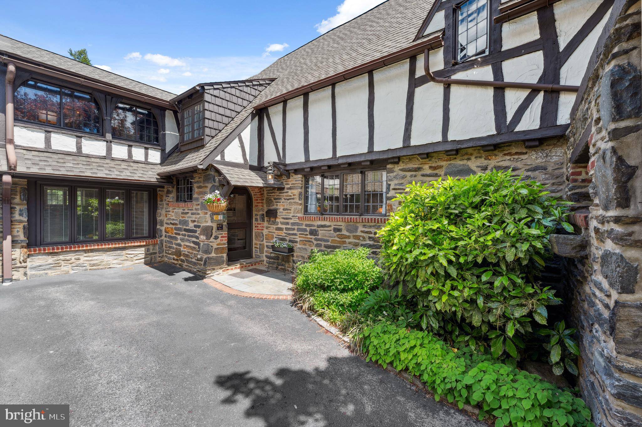 Wynnewood, PA 19096,410 ARTHURS ROUND TABLE