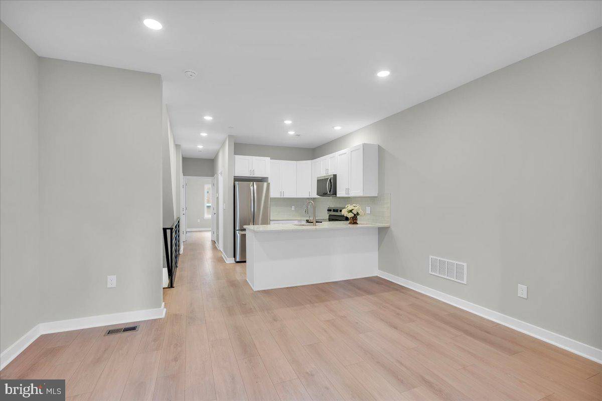 Philadelphia, PA 19122,802 W NORRIS ST