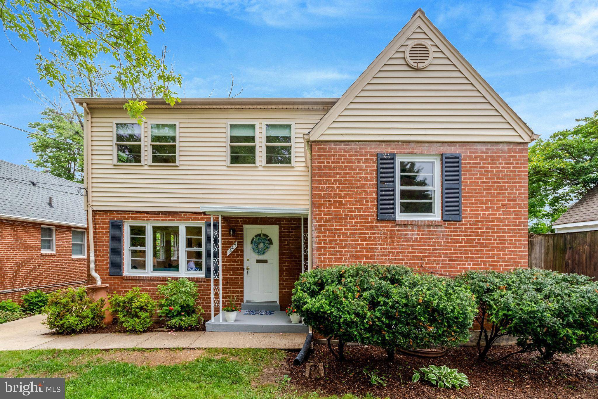 Arlington, VA 22201,1807 N BARTON ST