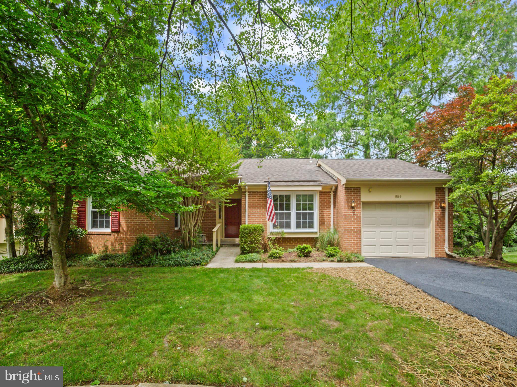 Annapolis, MD 21401,854 SCENIC HILLS WAY