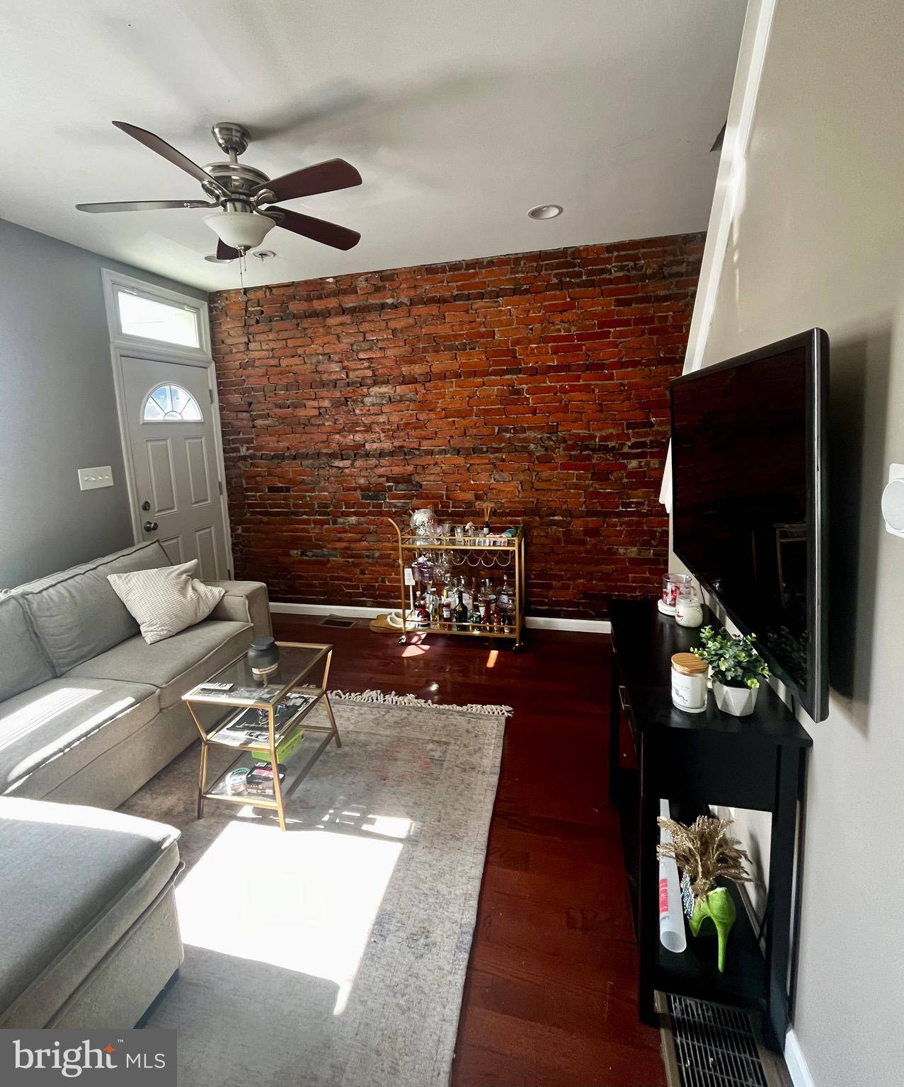 Philadelphia, PA 19125,619 E FLORA ST