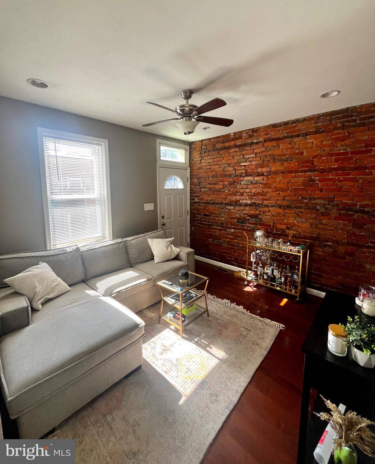 Philadelphia, PA 19125,619 E FLORA ST