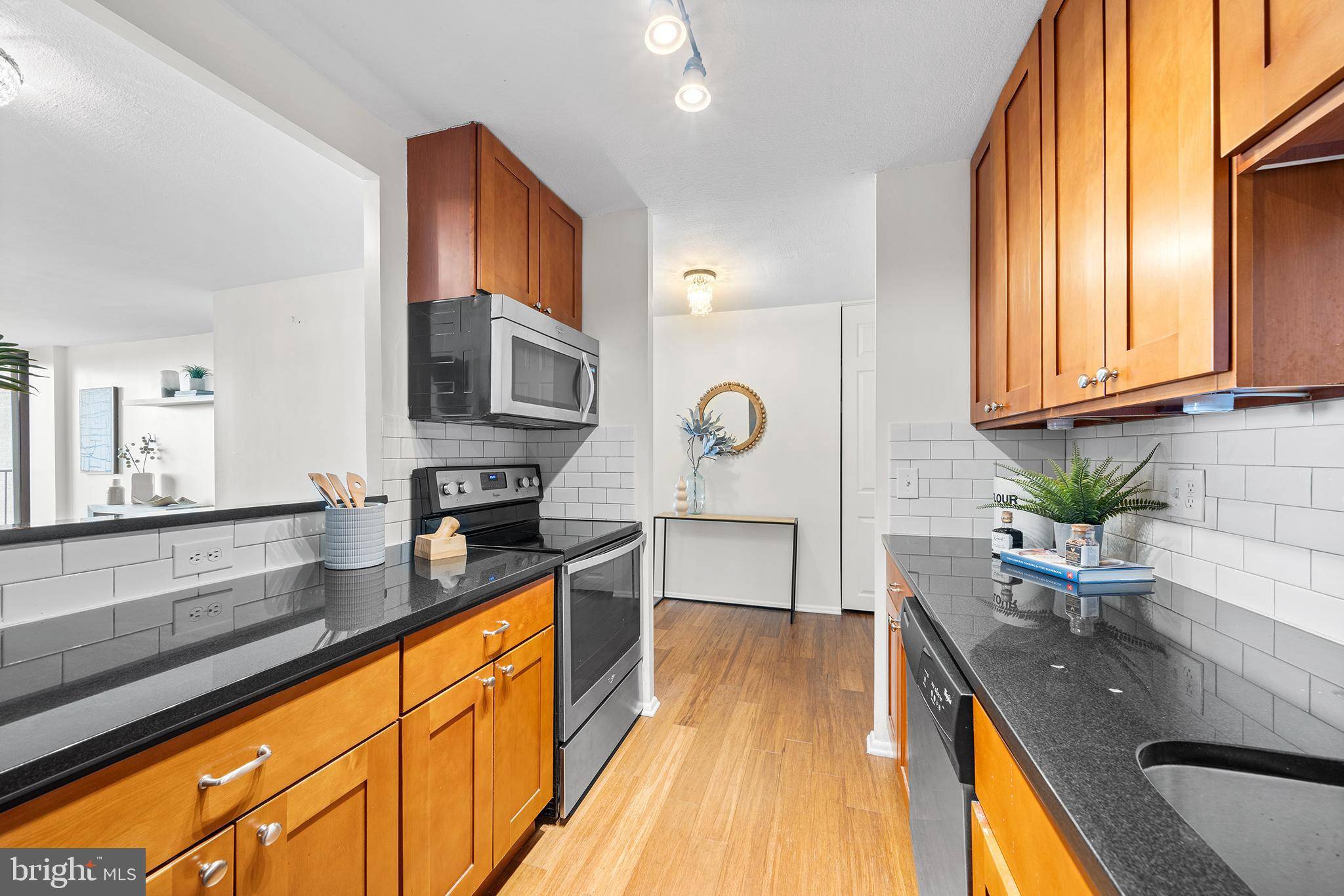 Philadelphia, PA 19102,1420 LOCUST ST #17M