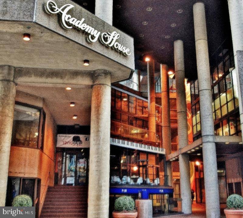 Philadelphia, PA 19102,1420 LOCUST ST #17M