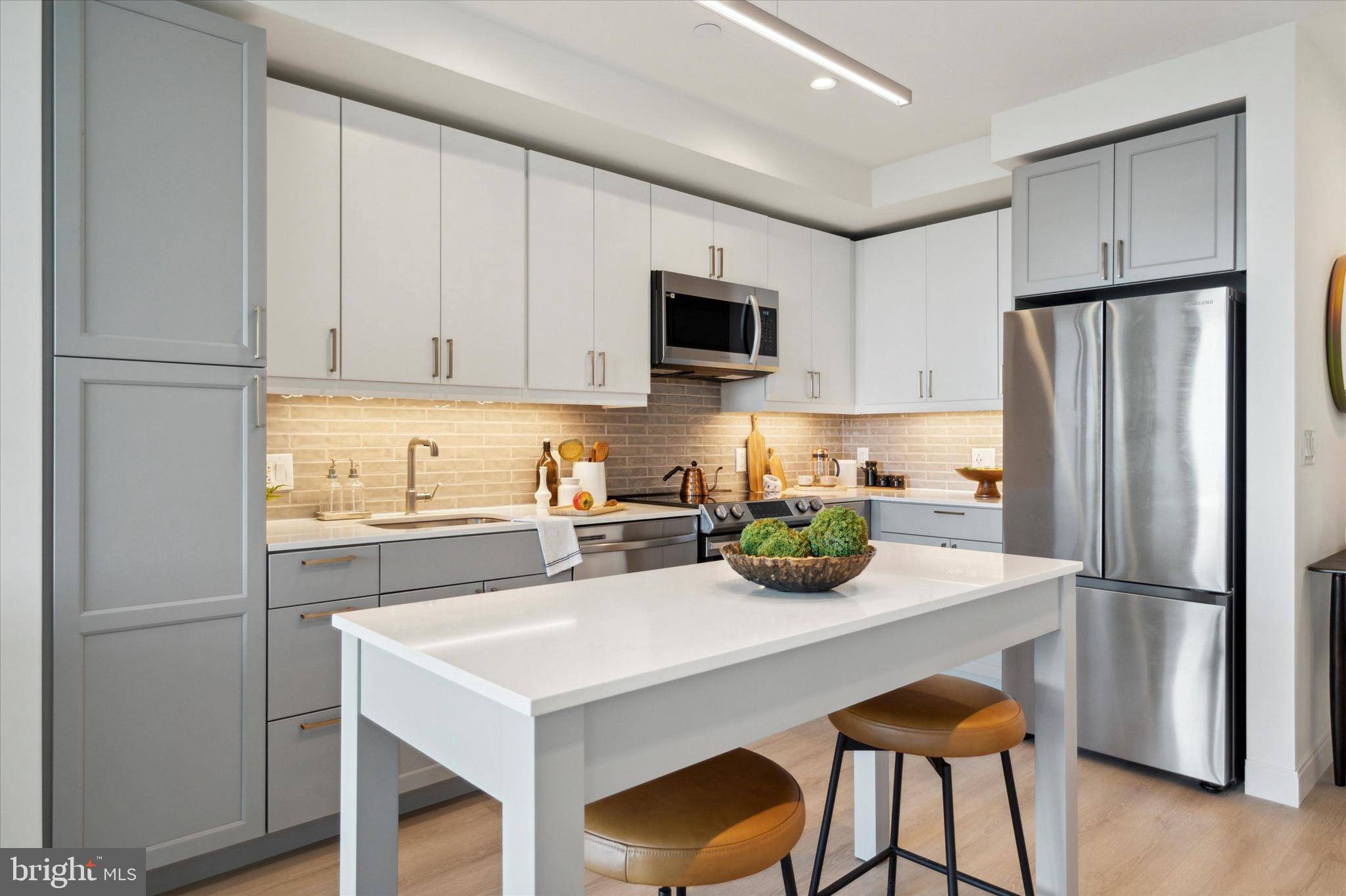 Philadelphia, PA 19106,1-5 DOCK STREET #1005