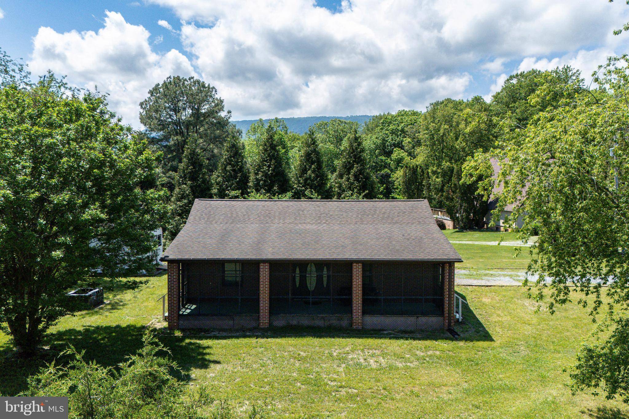 Luray, VA 22835,143 WOODLAND CT