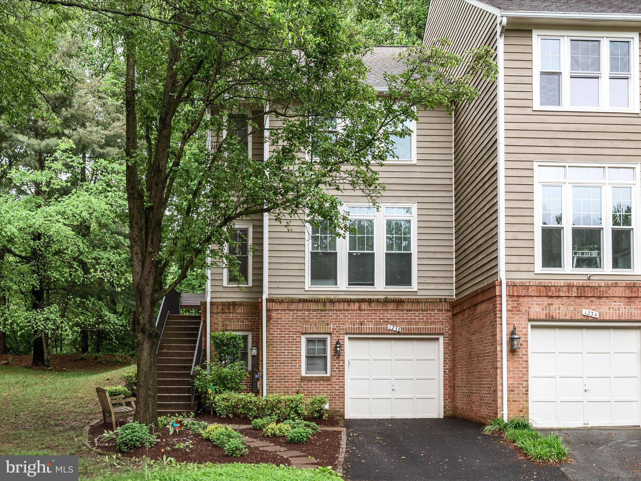 Reston, VA 20194,1236 WEATHERSTONE CT