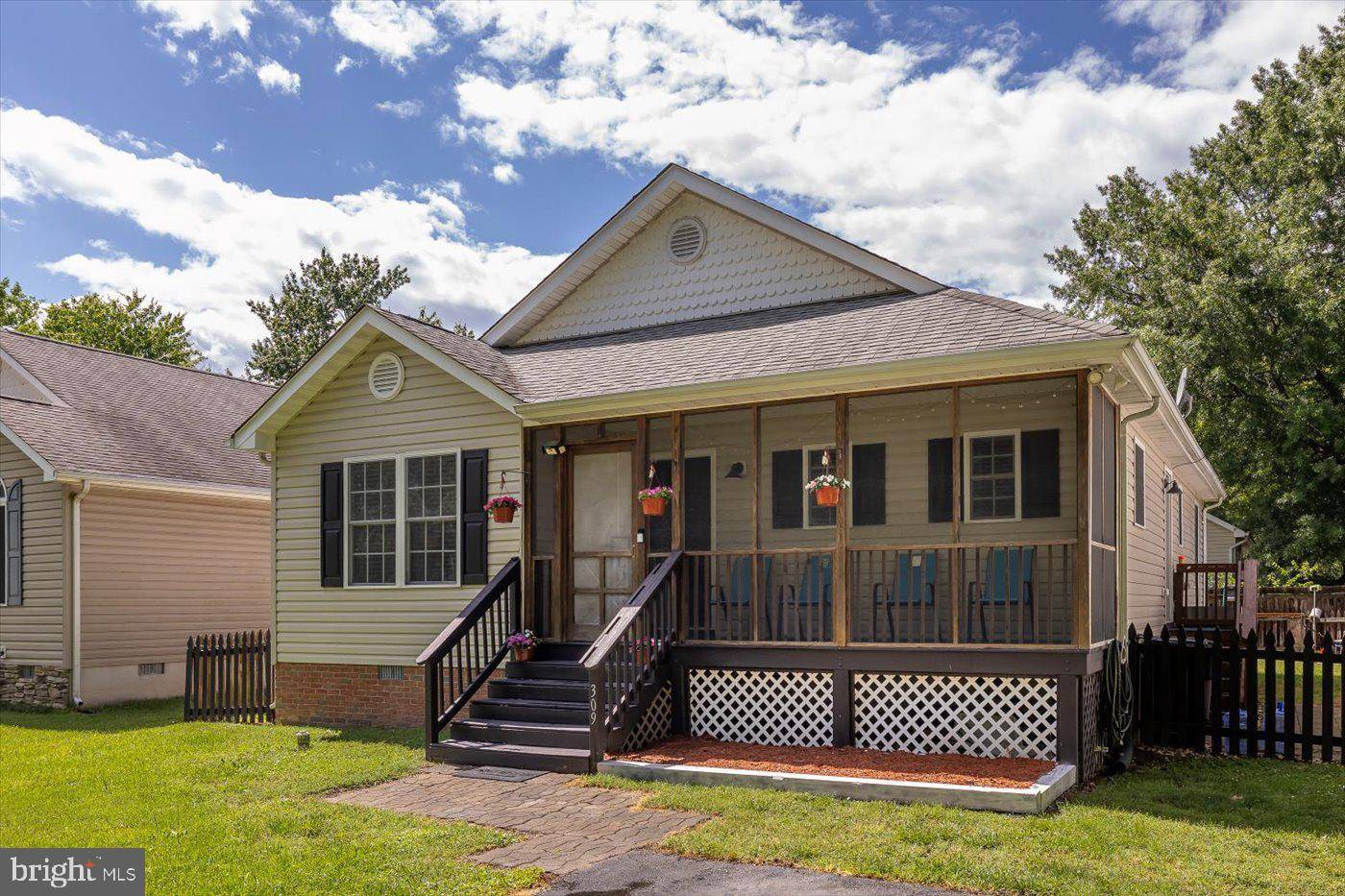Colonial Beach, VA 22443,309 6TH ST