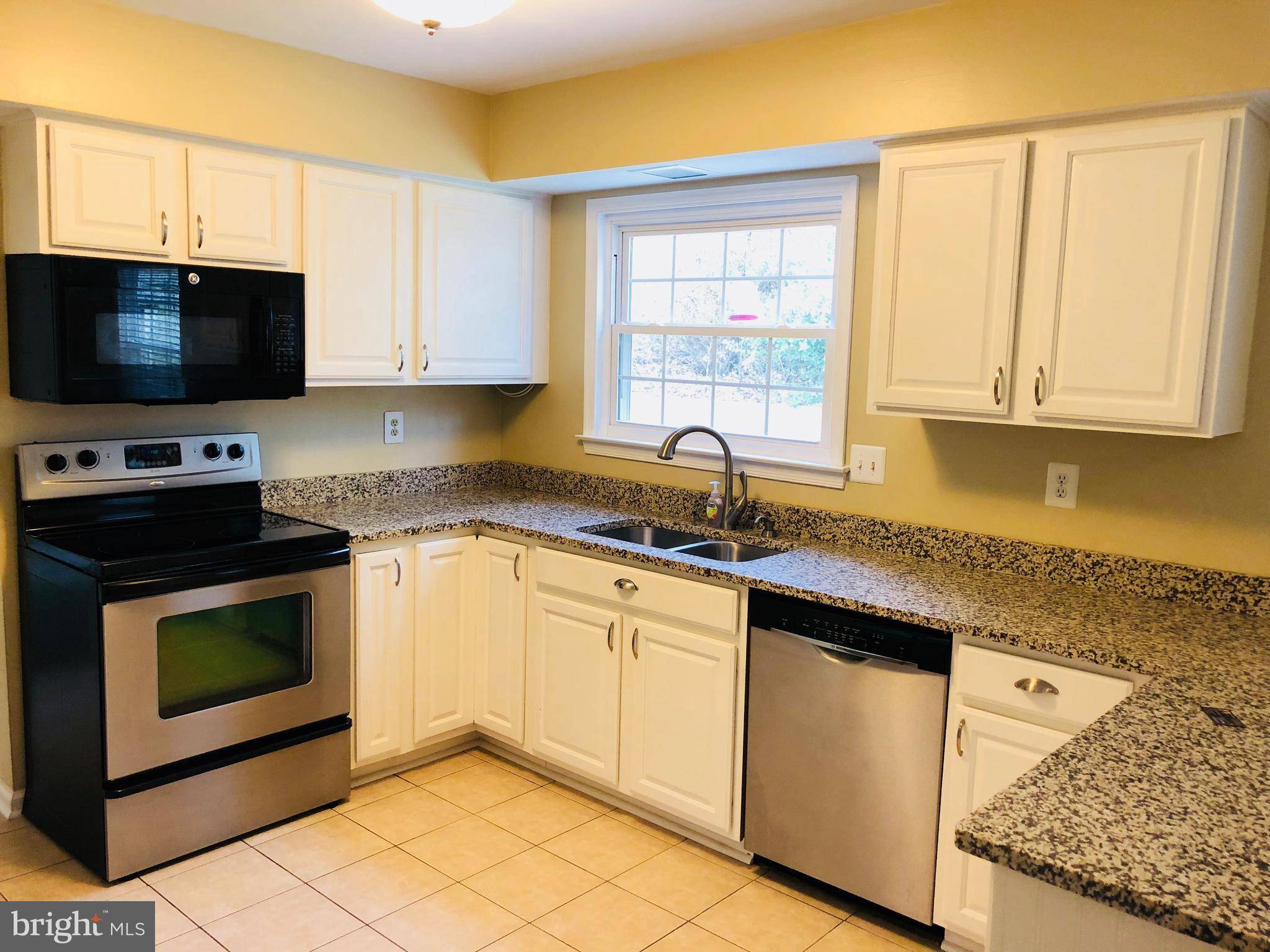 Dumfries, VA 22025,15860 MONTVIEW DR