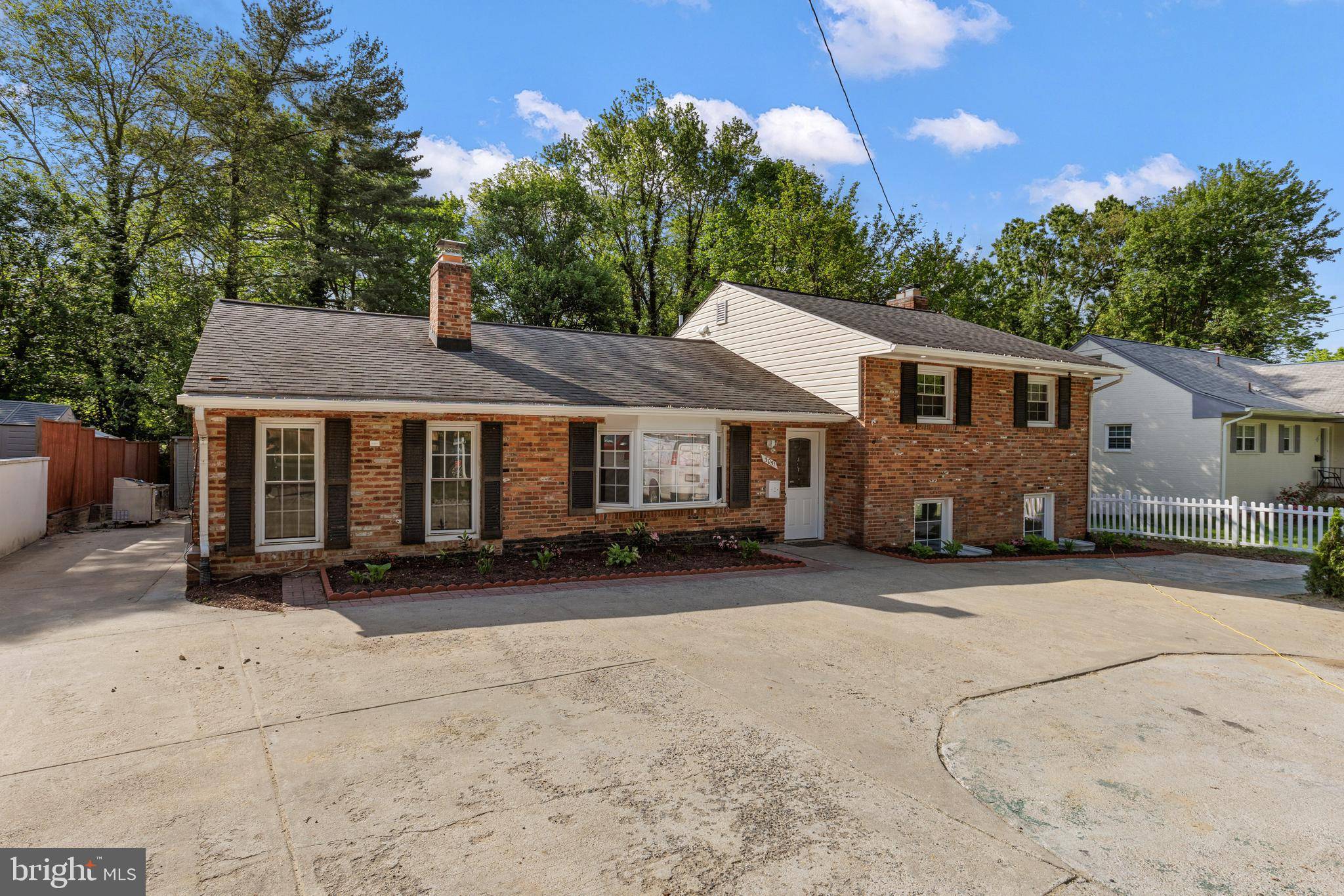 Falls Church, VA 22042,3051 SLEEPY HOLLOW RD